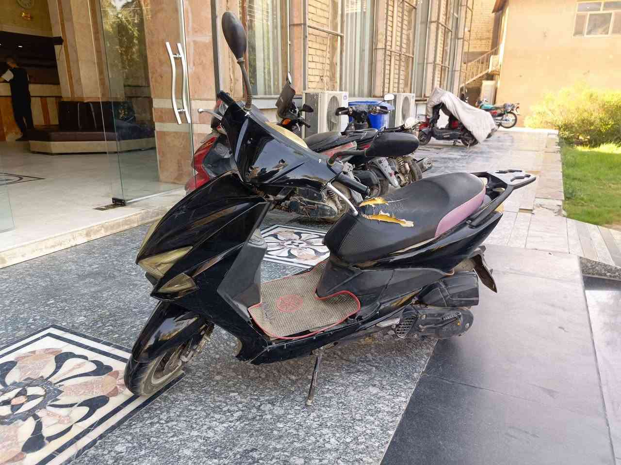 250 الف قفل 
موجود شارع احمد الوائلي 
للتواصل ***********
