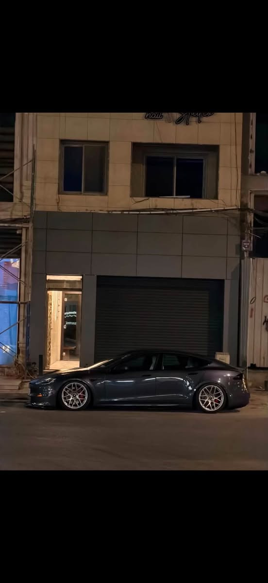 تسلا مودل S 2022
ماشيه ٣٨ الف ميل
اون لاين اخر تحديث مربوطه ع تطبيق 
داخل ابيض
السياره دبل ماطور لونك رينج بطاريه جبيره تمشي ٥٧٠ كيلو بالشحنه 

القدره الحصانيه ٦٧٠ حصان 😈

السياره تقريباً انظف اس من ناحيه الحادث بدون دواخل بدون شواصي 

رقم اربيل باسمي ثاني يوم تحويل السعر ٣٣ونص وبيها مجال شي بسيط

نص مكتوب في الصور:
- يوسف now تسلا موديل 2022 S ماشيه ٣٨ الف ميل...
