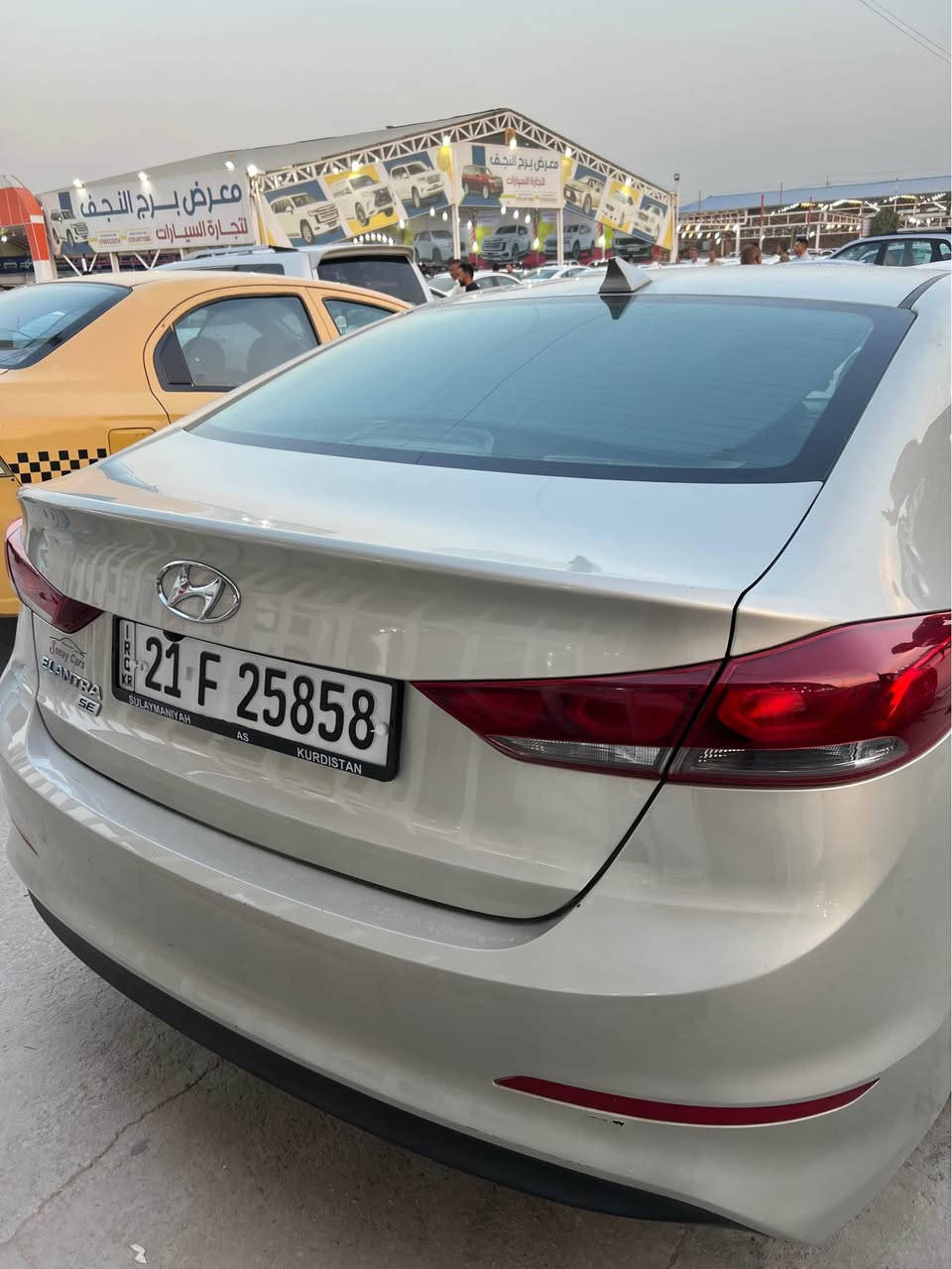 هونداي النترا ٢٠١٧ وارد امريكي 
ليبل واحد
ضررها بنيد موضح بالصور 

ماشيه ١١٥ الف ميل
استعمال شخصي
مواصفاتها
 شاشه
تحكم ستيرن
٣ انظمه قيادة
 السعر ١١٥ وبي مجال
*********** النجف, العراق

