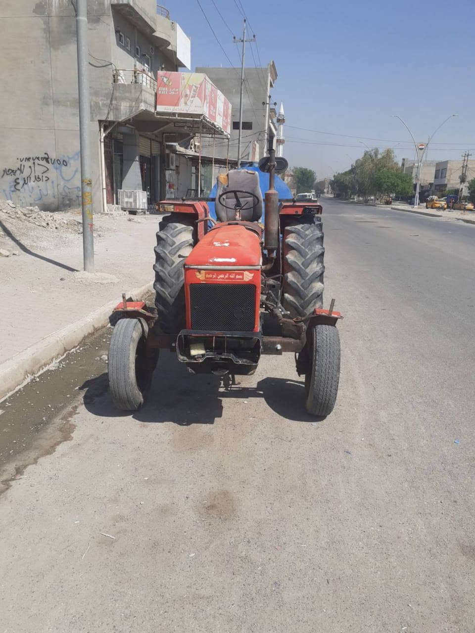 لام عليكم 
مكينه عنتر موديل 82 ......اوراق ((كتاب من الشركه بيها))
كير محرك شرط 
كشر مثل ما موضح في الصوره 
نضافه خير من الله ما شاء الله 🚜🚜🚜🚜🚜كركوك
.......
مع مقطوره وصوندات وماطور ماء 
يعني گبل اطلع للشغل للتفاصيل ..اكثر اتصل على الرقم ☎️📞📞📞***********🚜
كركوك
