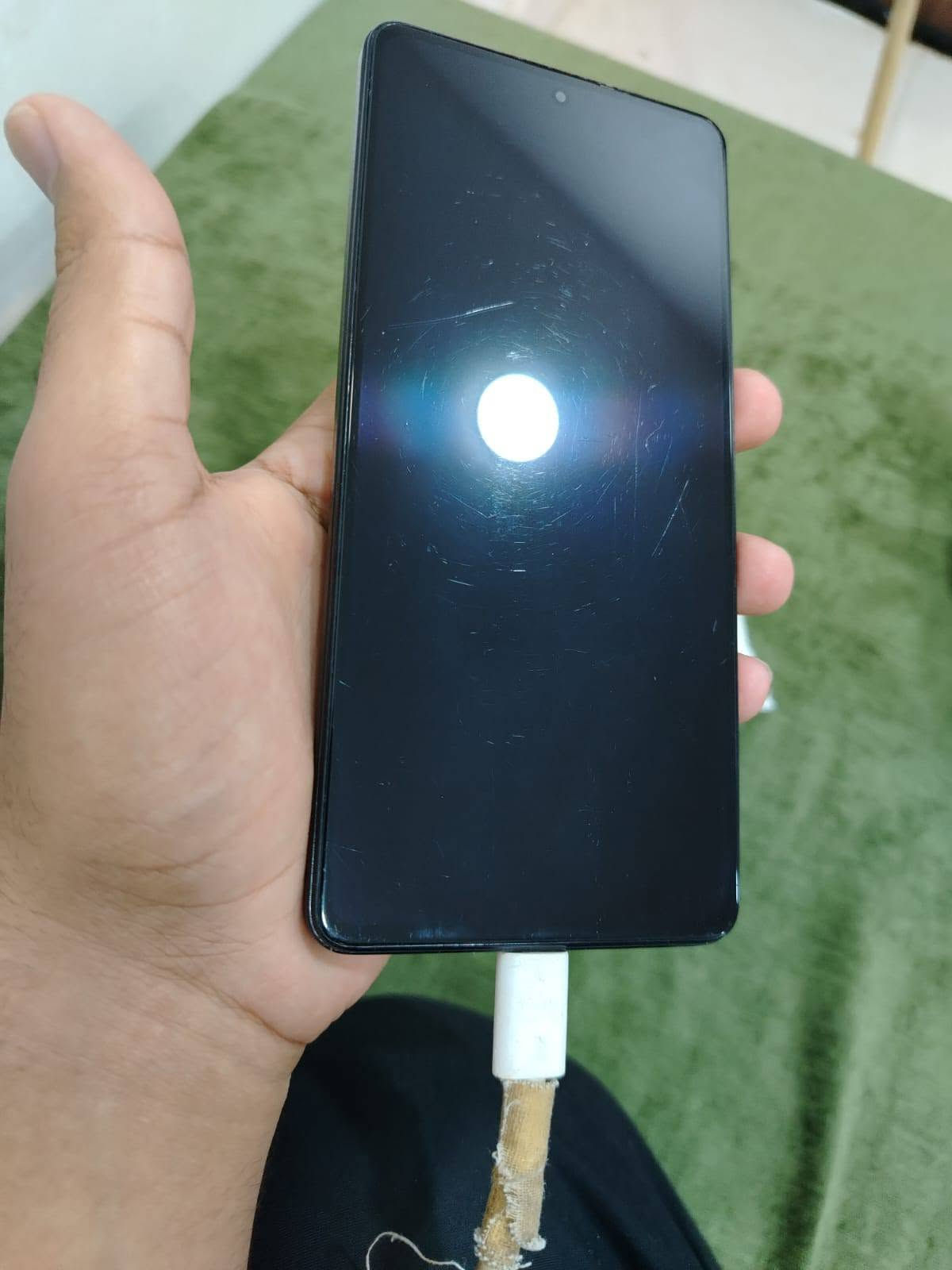 للبيع ريدمي نوت 12 برو بلس نسخة 5G .
المواصفات معروفة 
الشاشة FHD+ 120 فريم 
المعالج Diamancity 1080 مقارب للسناب دراجون 778g
120 واط سرعة الشحن مع بطارية 5000
كاميرا 200 ميگا بكسل كلش حلوة 
وبقية المواصفات أظن معروفة ما جاي يجي ببالي شيء ثاني . 
الظهر مكسور أكثر من كسر ممكن تبدله ممكن تعوفه أظن تبديله 15-30 ألف . 
مع كامل ملحقاته 
السعر 200 ألف 
مكاني النجف . 
***********
