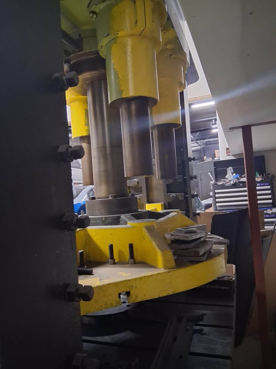 بريس للبيع يضغط 150 طن
والكيج مالته 250 طن شغال شرط الفحص اوربي 

***********
