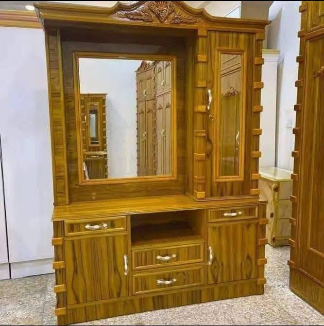 السلام عليكم ورحمة
غرفه نوم اخشاب عراقي تزكام بعدهه جديده ما مستخدمه 
للبيع ومستعجلين على بيعته والله صارت علينه مليونين وربع 
رايديهه مليون مستعجلين على البيعه والله 

الإتصال على رقم 
‏‪***********‬‏

