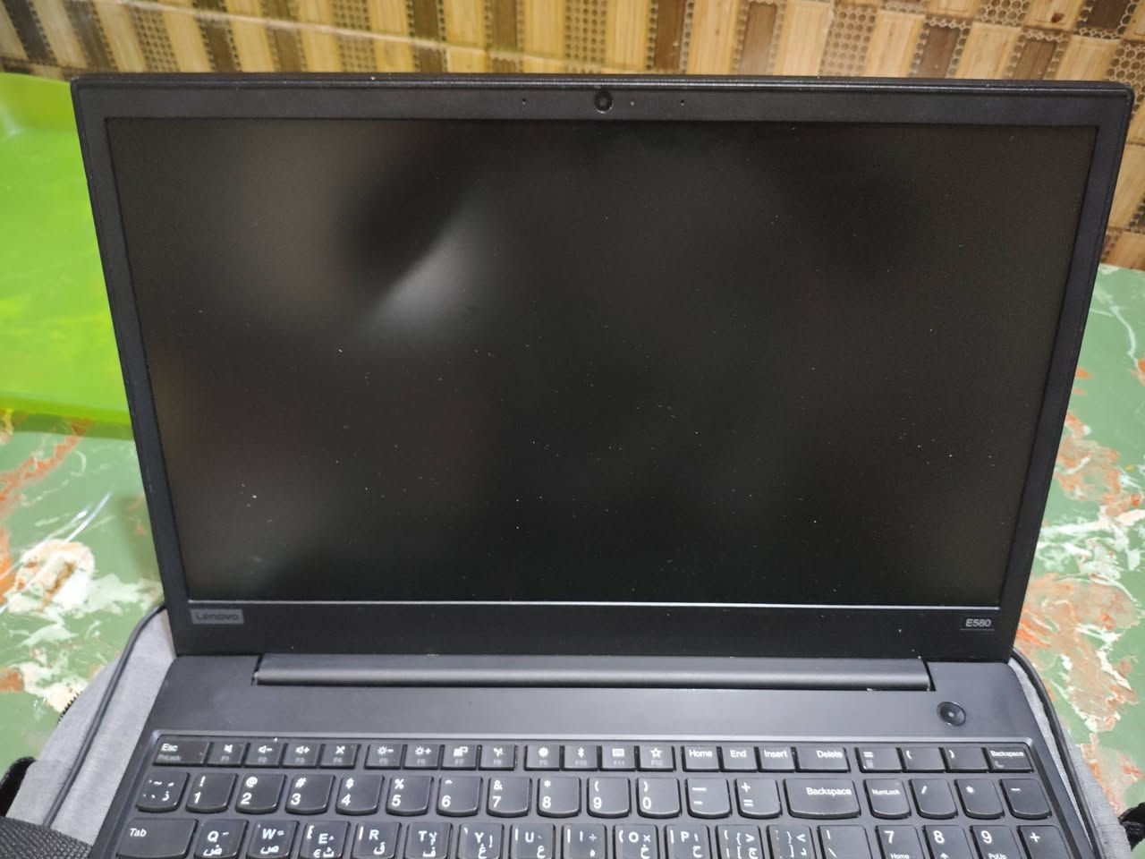 الموديل: Lenovo ThinkPad E580
للبيع او مراوس ps4

المعالج: Intel Core i5 (الجيل الثامن)  

كرت الشاشة المنفصل: AMD Radeon RX 550 بسعة 2 جيجابايت (ممتاز للألعاب الخفيفة وبرامج التصميم والإنتاجية)

كرت الشاشة المدمج: Intel UHD Graphics 620

التخزين (مزدوج):

SSD بسعة 128 جيجابايت (لنظام التشغيل وسرعة الإقلاع)

HDD بسعة 500 جيجابايت (لتخزين الملفات والبيانات)

الشاشة: 15.6 بوصة مع لوحة أرقام جانبية (NumPad)  

الكيبورد: داعم للغة العربية والإنجليزية  

البطارية: تعمل لمدة ساعة تقريباً حسب الاستخدام

الشحن سريع تايب سي 65واط

بيها فقط كسر بالغلاف الخارجي وممأثر على اللابتوب ابد

التواصل خاص او واتساب ***********

السعر 250 او مراوس ببلي فور

