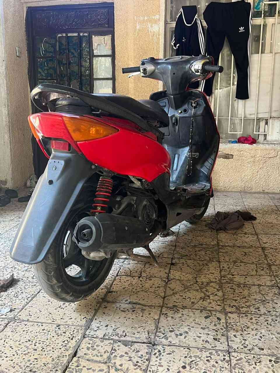 سلام عليكم دراجه سكنس ياباني 110 دراجه شغاله بيها خيط تبخير ابيع كوم حديد سعر 350مجالها قليل حك الجيه ***********
