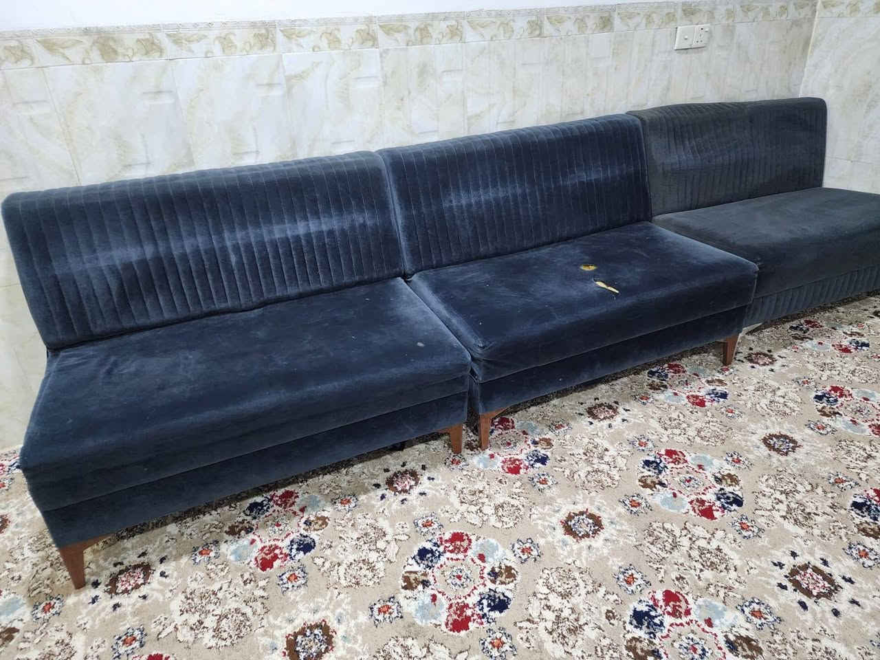 كنب للبيع • ١٤ مقعد • بحاجة تصليح