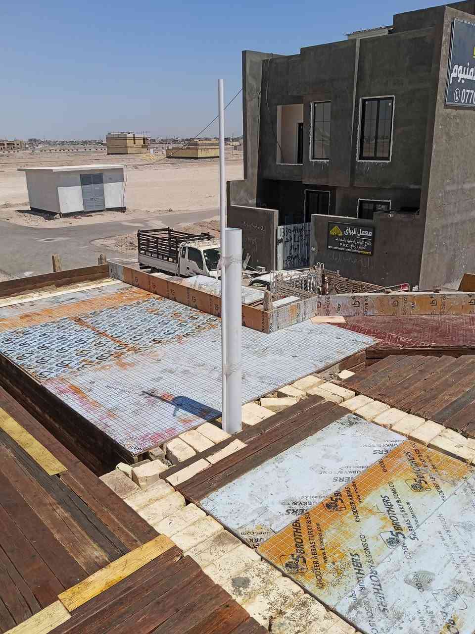 تم بفضل الله تعالى وبركاته صب سطح مساحته 180 في حي الفردوس والتوفيق للجميع ان شاء الله اخوكم احمد النجار لجميع اعمال النجاره والتسليح والصب ***********
