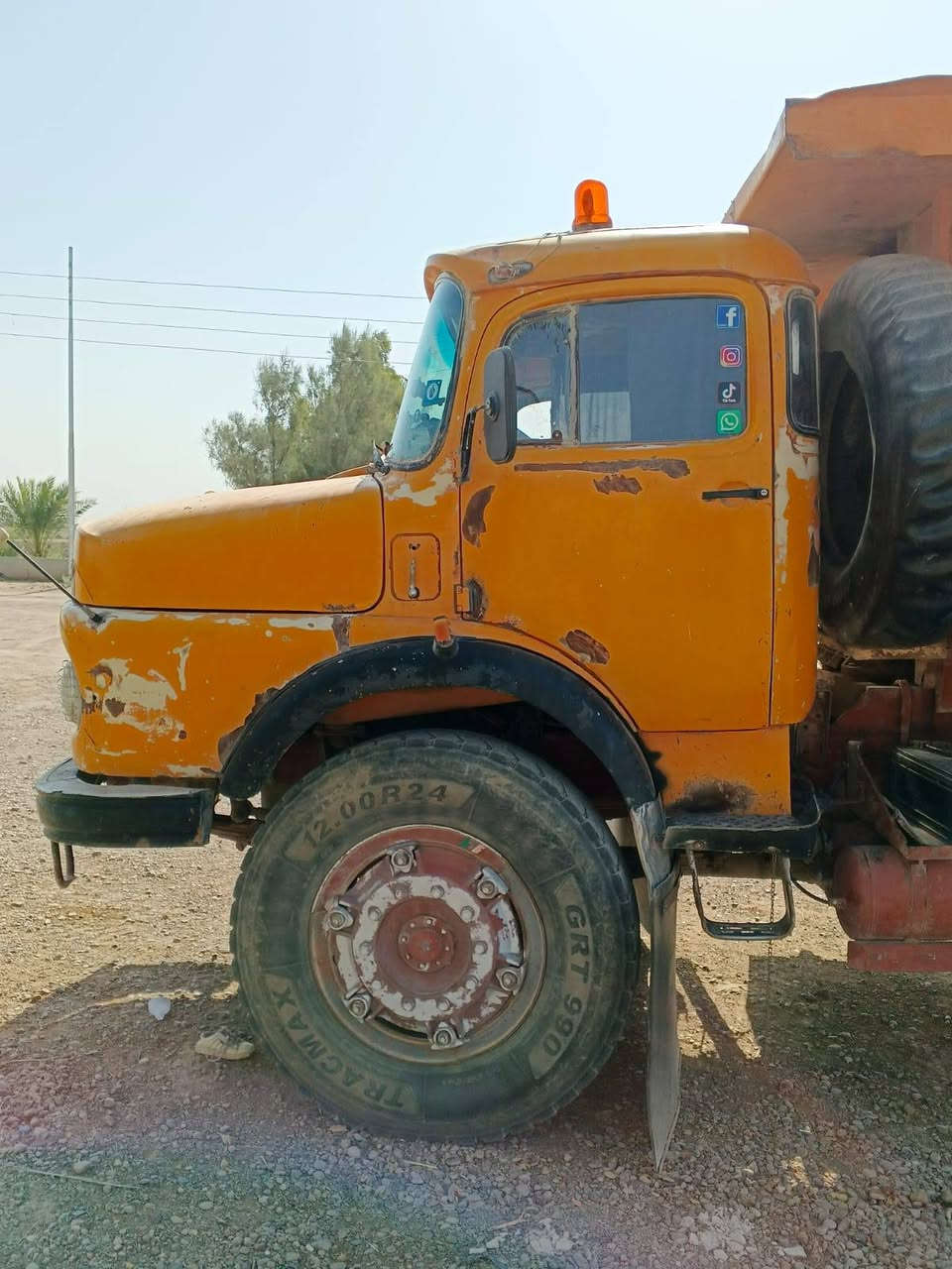 السلام عليكم تك اقجم موديل74محدثة81تخم تاير جديد كير محرك اكسل فول خير من الله جاهزة للشغل متصرف برغي عليها . رقم الهاتف***********
