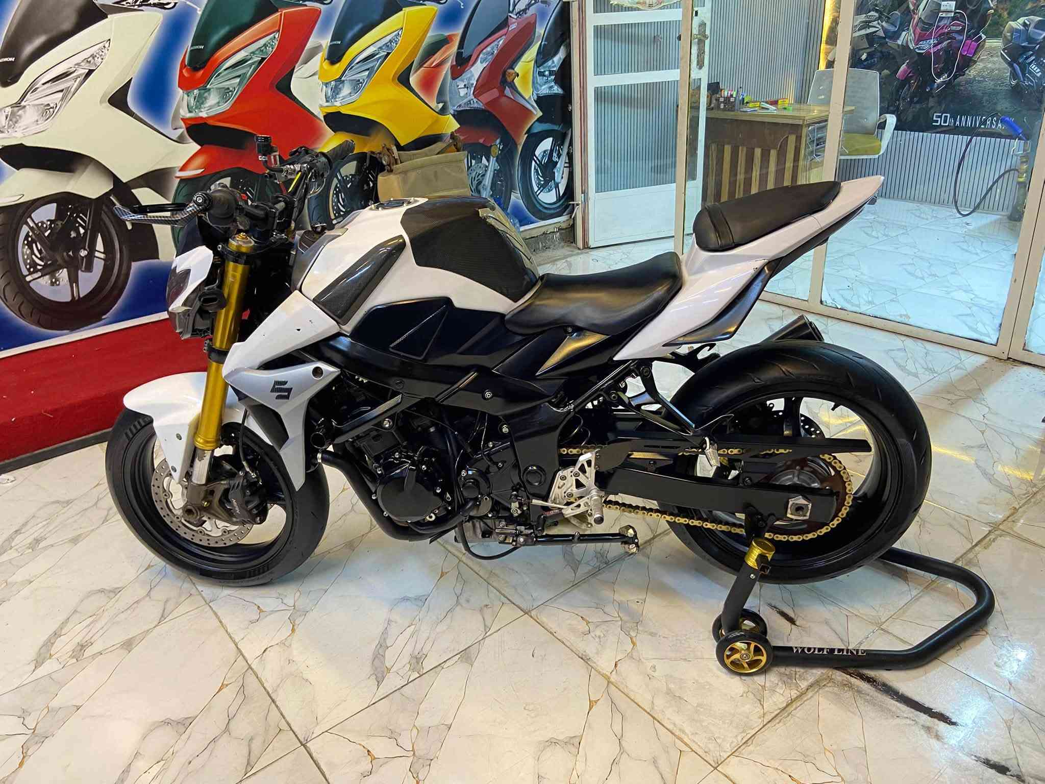سلام عليكم
GSX-R 750c 2015
مكينه مكفوله وكير مكفوله 

دراجه كامله ما ناقصه شي 

بيهة فجوج نايسون امامي والخلفي نايسون 

صالنصه بروكس 

عنبار برنبو ويدت كلج برنبو 

كامله ما ناقصه برغي 

منفيز ومكاتبه فقط 

سعر خاص 

العنوان بغداد حي البتول 

اتصال ‭***********‬

واتساب فقط ***********

نص مكتوب في الصور:
- @g1.nyu16
- q1.my.id