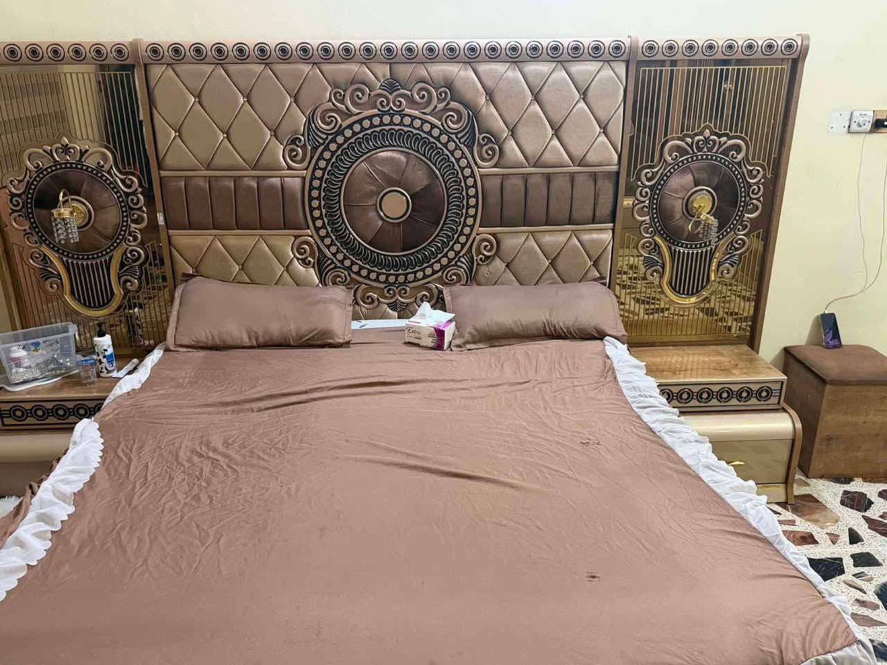غرف نوم تركي 11قطعه خشب ابلوك غرف نظيفة وحلوة. شد ونقل مجاني . للطلب مراسله على الرقم ***********
