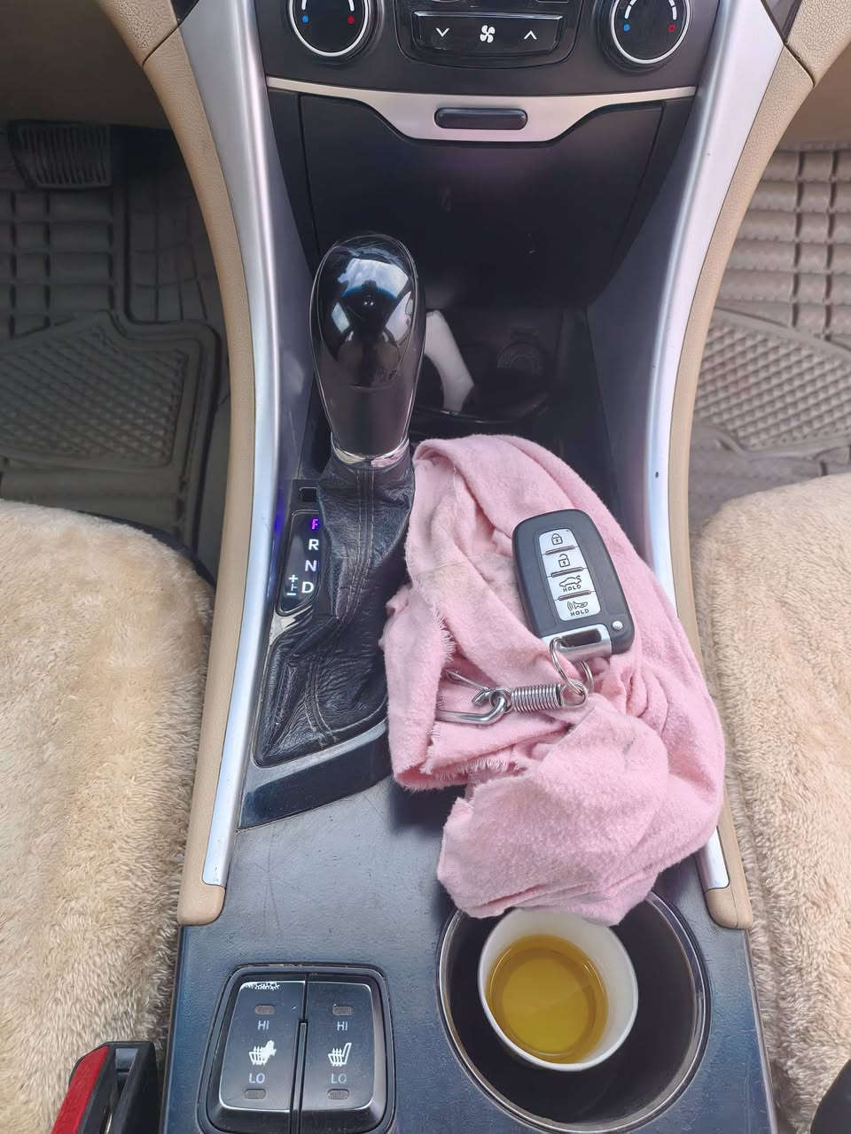 السلام عليكم سوناتا 13 مظلع وارد أمريكي لونها ماروني بانوراما فول للأخير بصمه تشغيل بصمه أبواب تبريد قطعتين ثلج محرك كير شرط تخم تاير باتري دهن كله جديد وحادثها جوملغ امامي بدون دواخل شرط بدون أيرباك شرط 12 أيرباك بيها رقم قادسه تحويل شرط السعر 98 بيها مجال ترهم مرواس حسب هذا رقمي *********** مكانها بغداد وديوانية وسلامتكم
