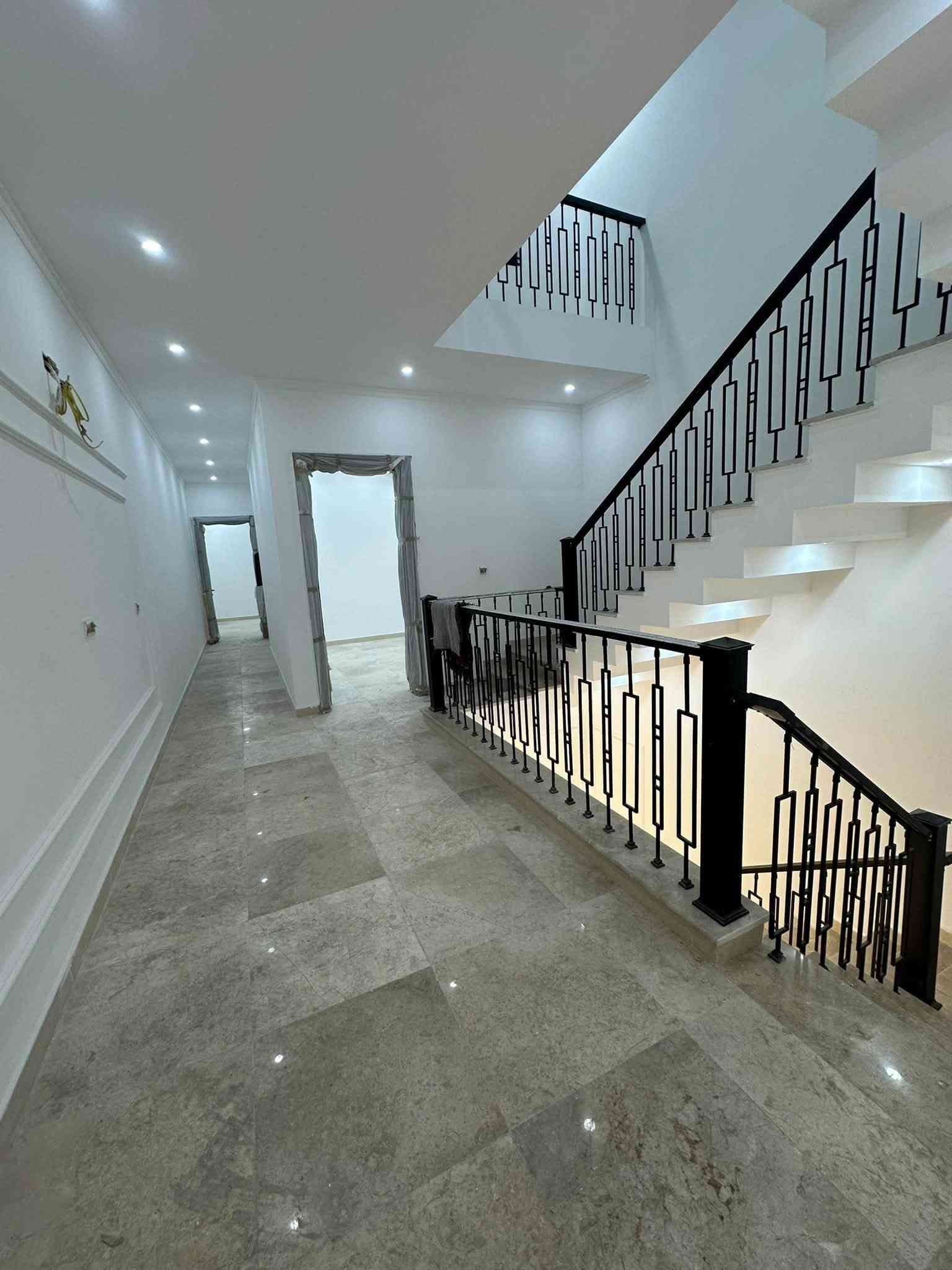 🏡 تونات ٣ للبيع | زيونة 712

📐 مساحة كل دار: 150م²
🛏️ 4 غرف
🚿 خدمات متكاملة
📍 الموقع: زيونة 712

✨ فرصة مميزة للسكن والاستثمار في واحدة من المناطق الحيوية في بغداد.

🏢 مكتب الودق للعقار
نختار الأفضل لتبني مستقبلك 🤍

🔑 بيع – شراء – إيجار – بناء – ترميم
📸 عرض وتصوير مجاني
📋 نستقبل جميع العروض السكنية والتجارية

📞 للاستفسار والتواصل:
***********
***********

📍 عنوان مكتبنا:
زيونة 710 مقابل نادي بلادي
وشارع فلسطين – بناية فرمان قرب كلية الرافدين
