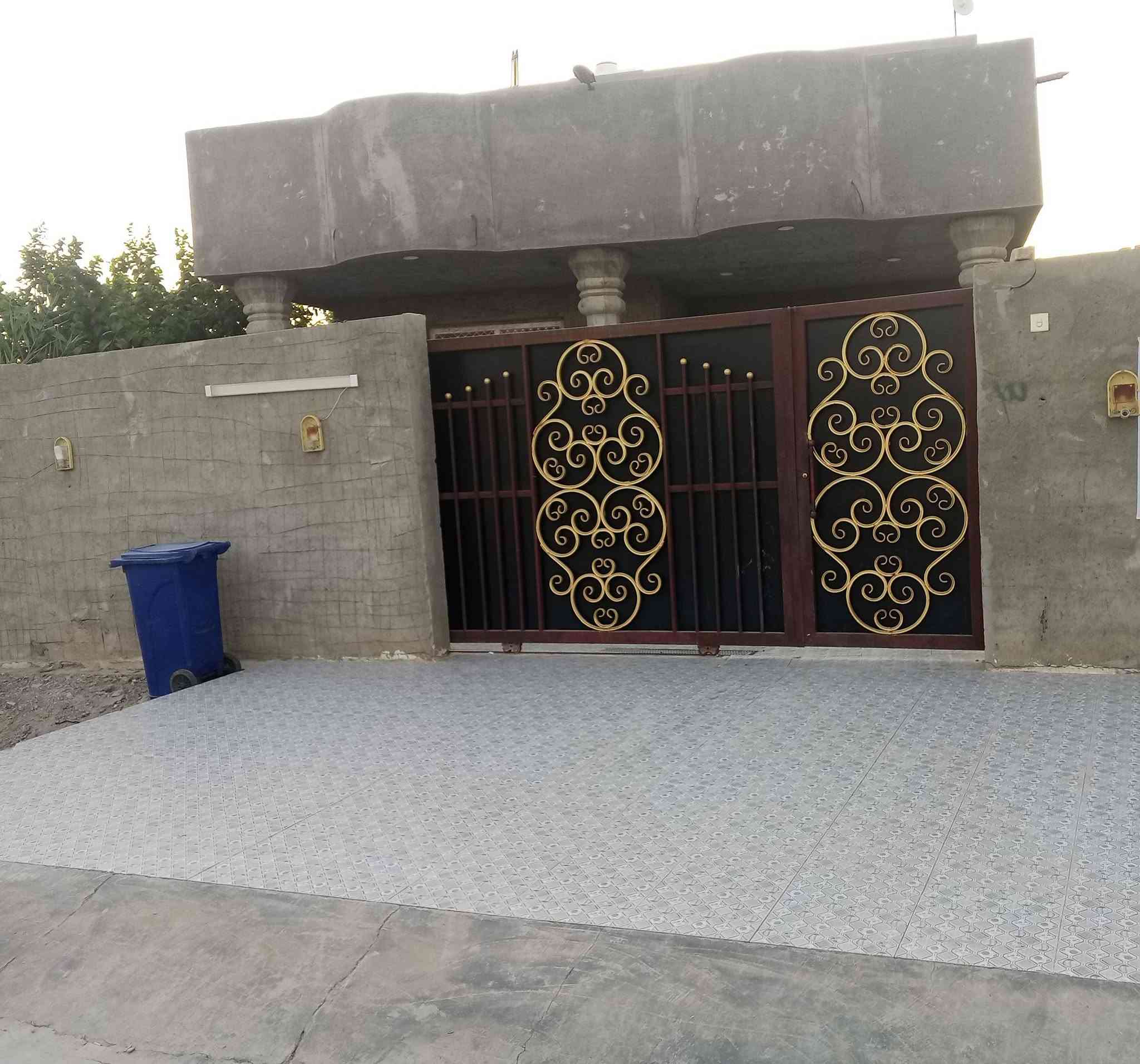 السلام عليكم 
بيت للبيع المساحة 250م 10×25 طابق واحد كامل مواصفات (زراعي قرار 117)
ويوجد خلف البيت قطعة أرض للبيع المساحة الكلية 250م
الموقع 📍 
منطقة تتن قرب مدخل المنطقة مجاور المدرسة الثانوية والابتدائية على حولي الحديد مطل على مشروع التحويلة 

(السعر مناسب)
للاستفسار اكثر راسل الصفحه او الاتصال على الرقم التالي 📞 
***********
*********** واتساب 
🌷🌷
