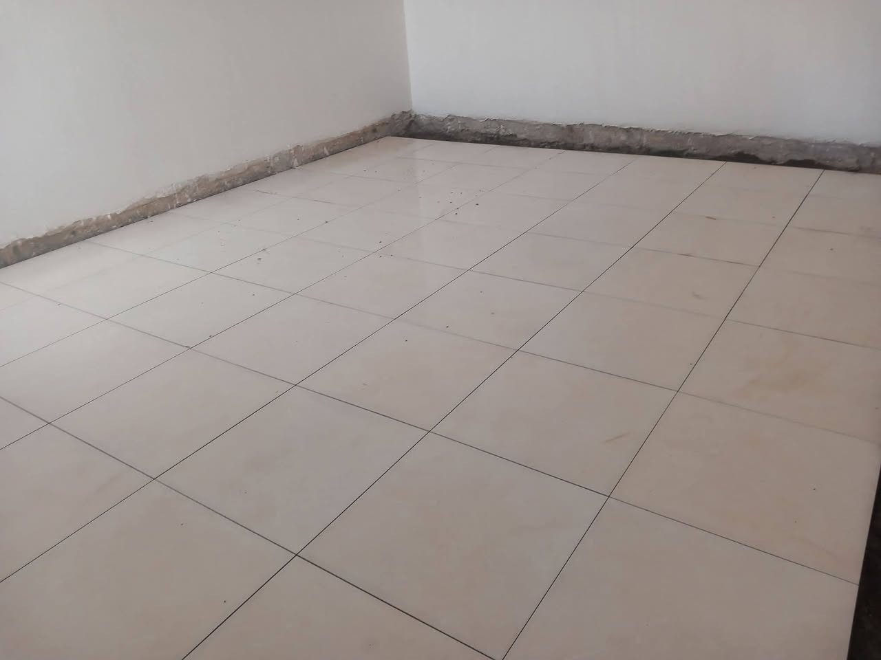 سلام عليكم خلفه سيراميك جداري وارضيات وبايات درج وحاليا متفرغ لتواصل هذا رقمي *********** شغلي كربلاء
