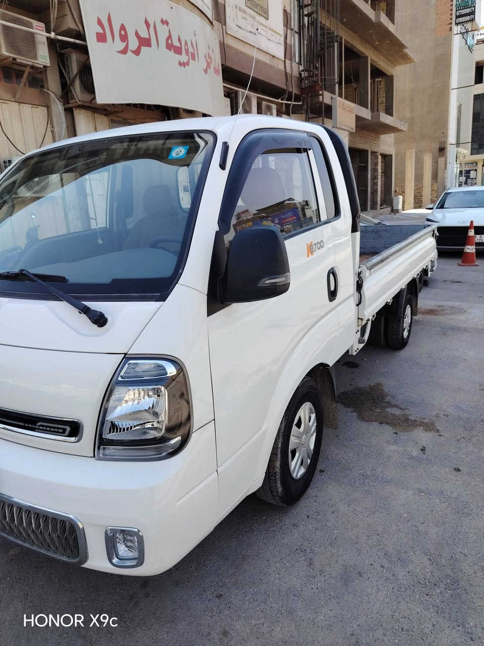 السلام عليكم السيارة للبيع موديل 2023 سيارة مكفولة. محرك ٢٧٠٠.السعر 150 و بيه مجال. رقم الهاتف:***********
