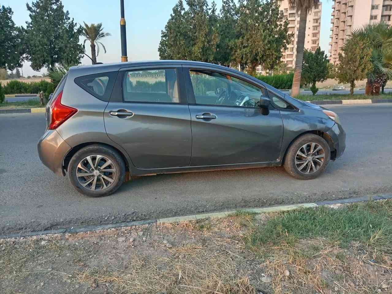 نيسان ڤيرسا نؤت مؤديل ٢٠١٦ . مواصفات  SV .. بلوتوث..كاميرا .. ABS ..هتد .. زؤر زؤر پاك ماوةتةوة.. گيرو مةكينةو تبريد و كارةبايات و توند و تؤلي و بةناوكردن و هةموو شتيكي بةشةرت .. كالبونةوةشي نيه هيچ شوينيكي ... سةنةوى و ژينگةى تا ٢٠٣٠ نوييه ..  تةنها يةك چاملغي پيشةوةى لاي سةكن بؤياغه و يةك لا شاصي گرتووه ..  نرخي (٨٠)و مجال .. شوين هةولير.. *********** .واتساب//
نيسان فيرسا نوت موديل ٢٠١٦ .. SV ..  كير و محرك و تبريد و تحويل و كل شي بشرط .. سنوي جديد حتي ٢٠٣٠ .. بيه واحد قطعة صبغ فقط طرف سكن و بيه داخل شاصي ..مكان سيارة اربيل .. سعره (٨٠) و بيه مجال .. *********** واتساب أربيل, العراق
