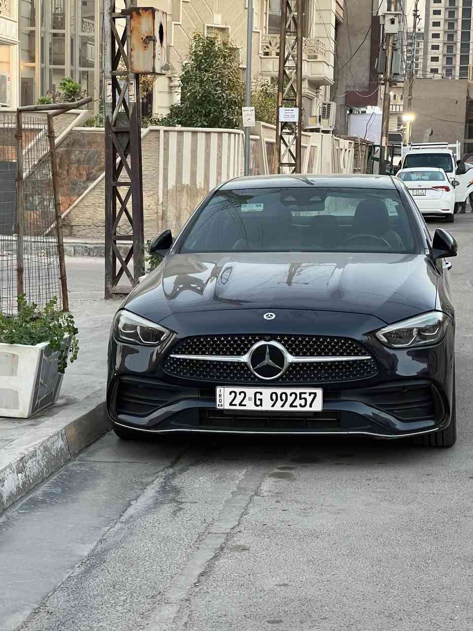 السلام عليكم
مارسيدس بنز 

2023 

C300

وارد أمريكي 

بيها بنيد ودعاميه بدون دواخل لا شاصي ولا لغد 

رقم اربيل ب اسمي تحويل ثاني يوم 

ماشيه 66 km 

فول مواصفات السياره 1/1 للاخير 

 

5 كاميرات فول فول

مكفوله كفاله عامه عدا البنيد والدعاميه 

للاستفسار : *********** 

المكان بغداد العامريه قرب خدمي المطار

نص مكتوب في الصور:
- 1