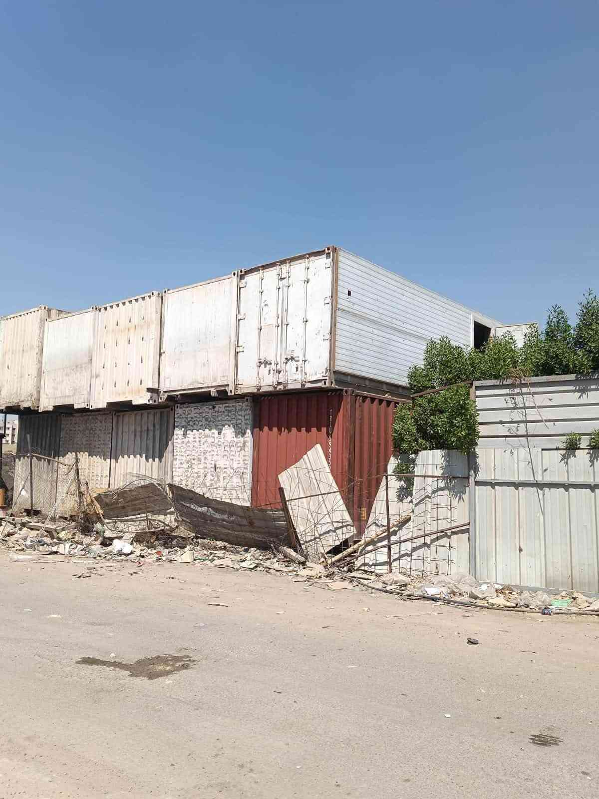 السلام عليكم ‏موجود حاويات 12 متر العلوا 290سم ‏6 ‏متر العلو 260 ￼سم نظافة 100/90￼ العنوان بغداد رقم الهاتف /*********** ￼￼￼￼
