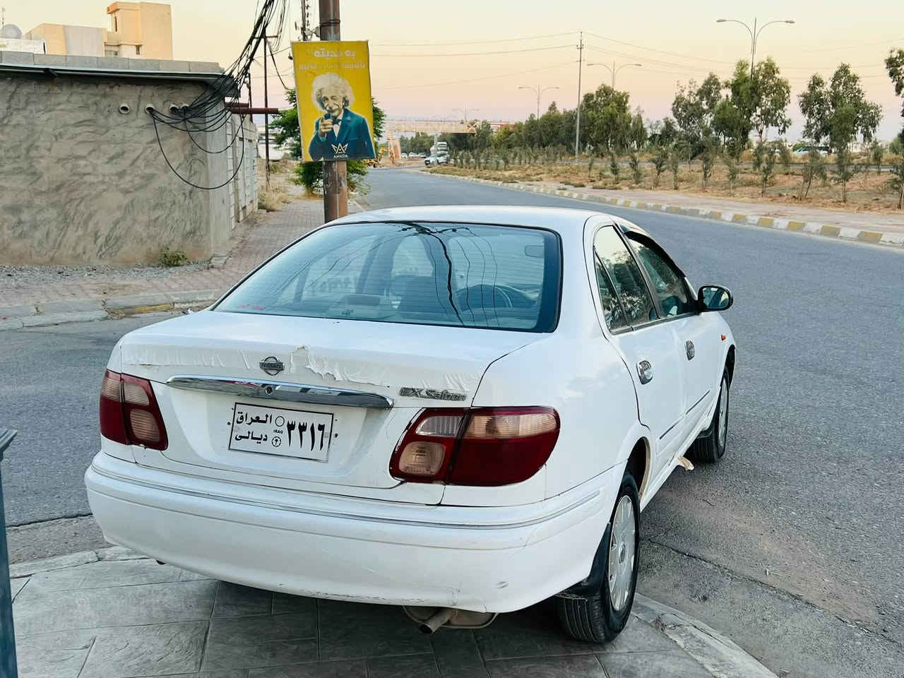 سه ره تا به ناوي خوا نيسان سه ني موديل 2001 ئارمي سؤران به شه راي ئه وه لياتو حاسيبه ئارمه كه ي ئينساخه چوار تايه ي تازه چركه ي تيا نيه ته بريد له سه ر سويچ گير عادي قرچيكي دواي هه يه پيشي كه پسه سه ياره كه مالي فه قيره مه كينه ره شه مه رخوب نرخي 34گه لا خوار هه موو بازار شوين چه م چه مال ژماره ي موبايل ***********وه تئاپي له سه ره
