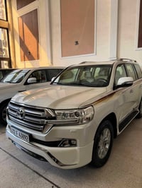 لاندكروزر • ٢٠١٧ • ٤٢ ألف كم
