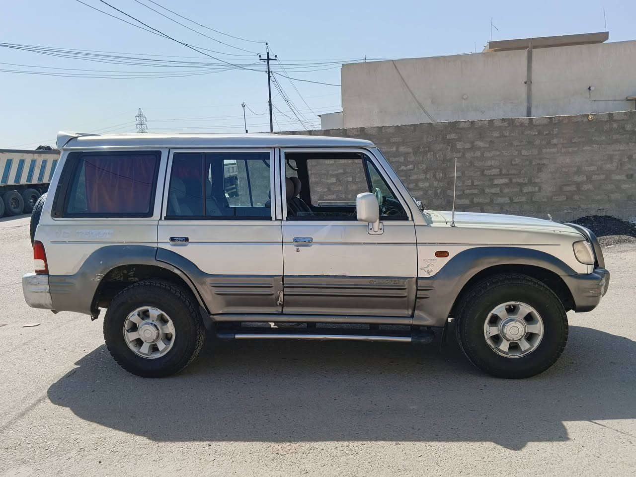 السلام عليكم كالوبر موديل 2000 سياره بلاديه وبيه جراد مثل ماواضح عندك بل صور ادامه كامله فيتبم وكلاص بلكات نوزلات مي راديتر تبريد مكينه وكير لك فور ويل شغال تخم تاير جديد صدر فول نضوح ماكو بنزات خلفي جدد سايد بريك بل بكان كهرباياته كله شغاله فول تجي وشوف بعينك بس شرط التحويل سنويه لل 2028 تحويل مباشر مكان جرف النداف قرب بسمايا سعرهه 55 وبيه مجال بسيط *********** بي واتساب
