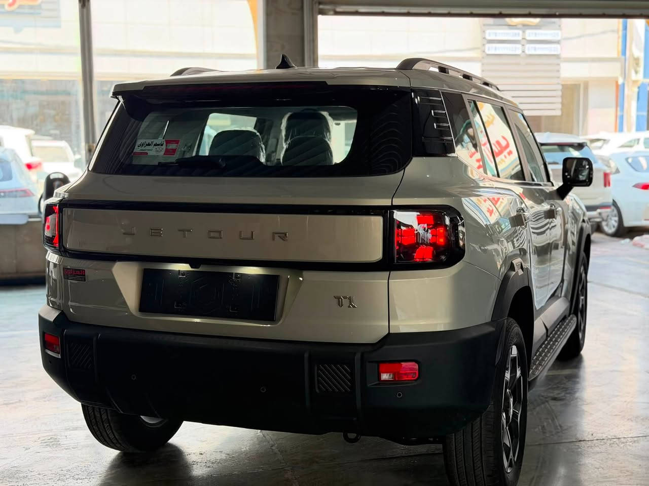 T1 2.0L Comfort

الموديل: 2026 (خليجي)
العداد: صفر كيلو متر

المحرك: 4 سلندر 2.0 لتر تيربو حقن مباشر
القوة الحصانية: 254
عزم الدوران (نيوتن.م): 390
ناقل الحركة: أوتوماتيكي 8 سرعات
نظام الدفع: دفع أمامي
استهلاك الوقود: 8.83 لتر لكل 100 كم

الضمان الأساسي: 6 سنين وعدّاد مفتوح
ضمان المحرك: 10 سنين أو 1,000,000 كم (أيهما أولاً / للمالك الأول)

المواصفات
*إطارات قياس 19 إنج
*الصندوق كهربائي
*كاميرات محيطية 360 درجة
*حساسات خلفية
*مراقبة النقطة العمياء
*نظام الكبح التلقائي بحالات الطوارئ
*مثبت سرعة
*شاشة التحكم 12.8 إنج
*شاشة العدادات 10.25 إنج
*نظام صوتي متطور 8 سماعات
*نظام أبل كاربلاي وأندرويد أوتو لاسلكي
*نظام أوامر وتحكم صوتي
*مقصورة داخلية من الجلد الفاخر
*كرسي السائق والراكب كهربائي
*كرسي السائق والراكب مبرد
*إنارة ترحيبية مع إنارة محيطية
*مصابيح أمامية وخلفية أوتوماتيكية LED مع مصابيح نهارية
*تكييف أوتوماتيكي مع الإضاءة القريبة والبعيدة
*نظام تقليل الضوضاء النشط مع زجاج مزدوج
*المرايا الجانبية كهربائية ومدفأة
*دخول ذكي (بصمة) وتشغيل عن بُعد
*غلق الشبابيك عن بُعد
*شاحن هاتف لاسلكي سريع
*فلتر تنقية هواء (N95)
*مسند وسطي مع ثلاجة
*وضعيات قيادة متعددة للطرق الوعرة
*وسائد هوائية أمامية وجانبية
*ماسحات مع حساس للمطر
*دواسات جانبية
*نظام الفرامل الأوتوماتيكي Autohold
*نظام المساعدة بنزول المنحدرات
*نظام المساعدة بصعود المرتفعات
*نظام ABS للمكابح المانعة للانغلاق
*نظام ESC للتحكم بالثبات
للاستفسار 
***********
***********
