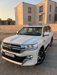 لاندكروزر V8 • ٢٠٢١ • ٧٢ الف