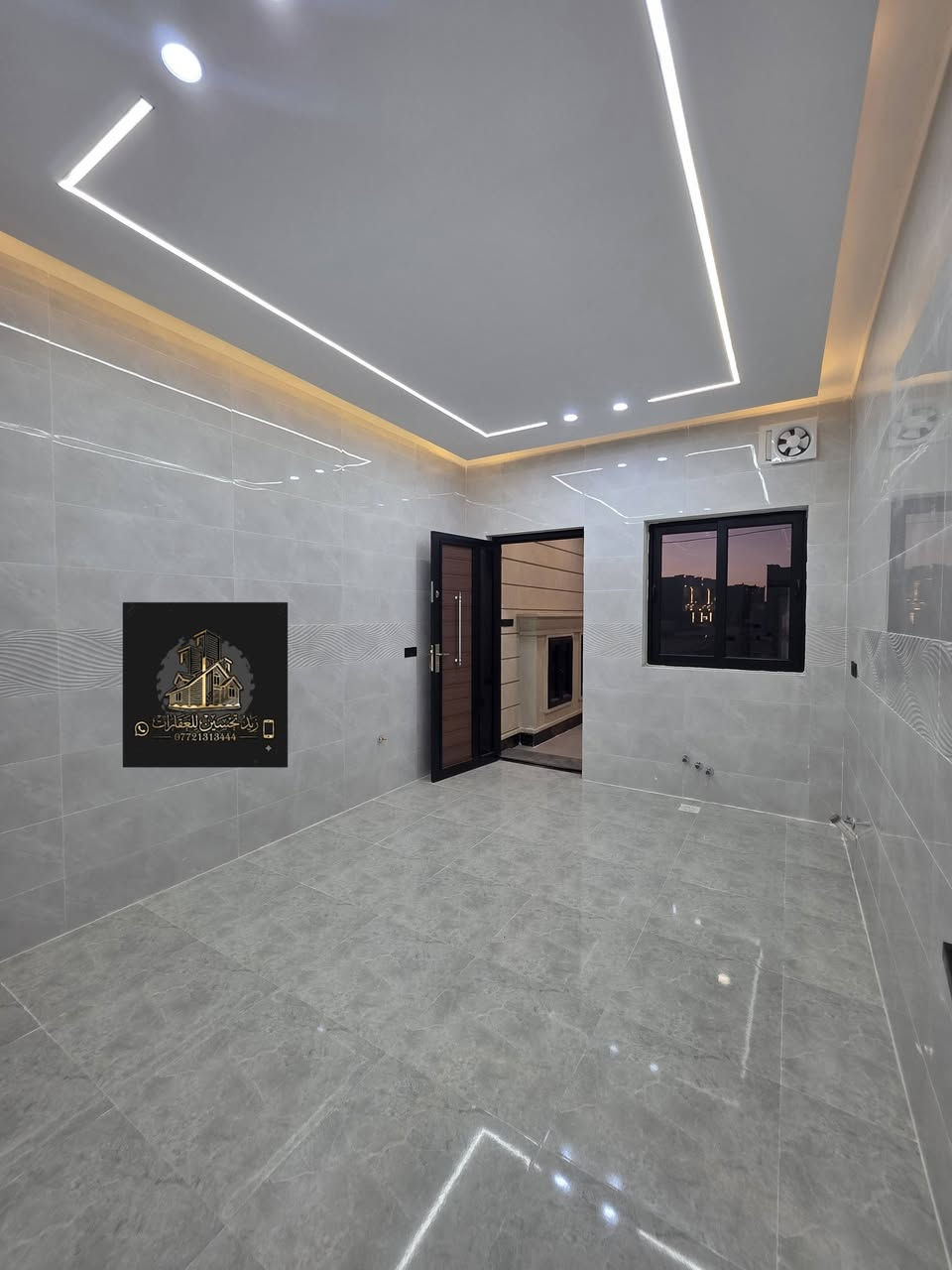 🏠 دار للبيع – تكريت | الديوم | منطقة التصنيع ركن
🔹خلف علوة الاسماك شارع 15 م🛣️  وبصف حديقة 
 🔹قريب من شارع 60 العام الرئيسي 🛣️ 
📐 المساحة: 165 متر ( ركن )
📏 الوجه: 7.5 م📏 النزال: 22 م📐
✨ مواصفات الدار:
🔹واجهة الدار حجر حلان 
🔹الدار سحب مودرن وجبسن بورد ونقشات مغربي
🔹  غرف نوم 4  
🔹صالة استقبال 🔹صالات عائلية ( وسطية ) عدد 2
🔹مطبخ 🔹كراج للسيارة 🔹سطح شتايكر
🔹 صحيات داخلية وخارجية عدد 3 
🔹ابواب خارجية قاصة درجة اولى🔹ابواب داخلية تركي 
🔹 شبابيك الدار الالمنيوم مانع للغبار
🔹نظام كامرات ونظام انترنيت(واي فاي)
🔹سستم (غاز دفن) 🔹سستم (جزامة)
🔥 سعر البيع: 135 مليون وقابل للتفاوض
📞 للاستفسار الاتصال ***********

