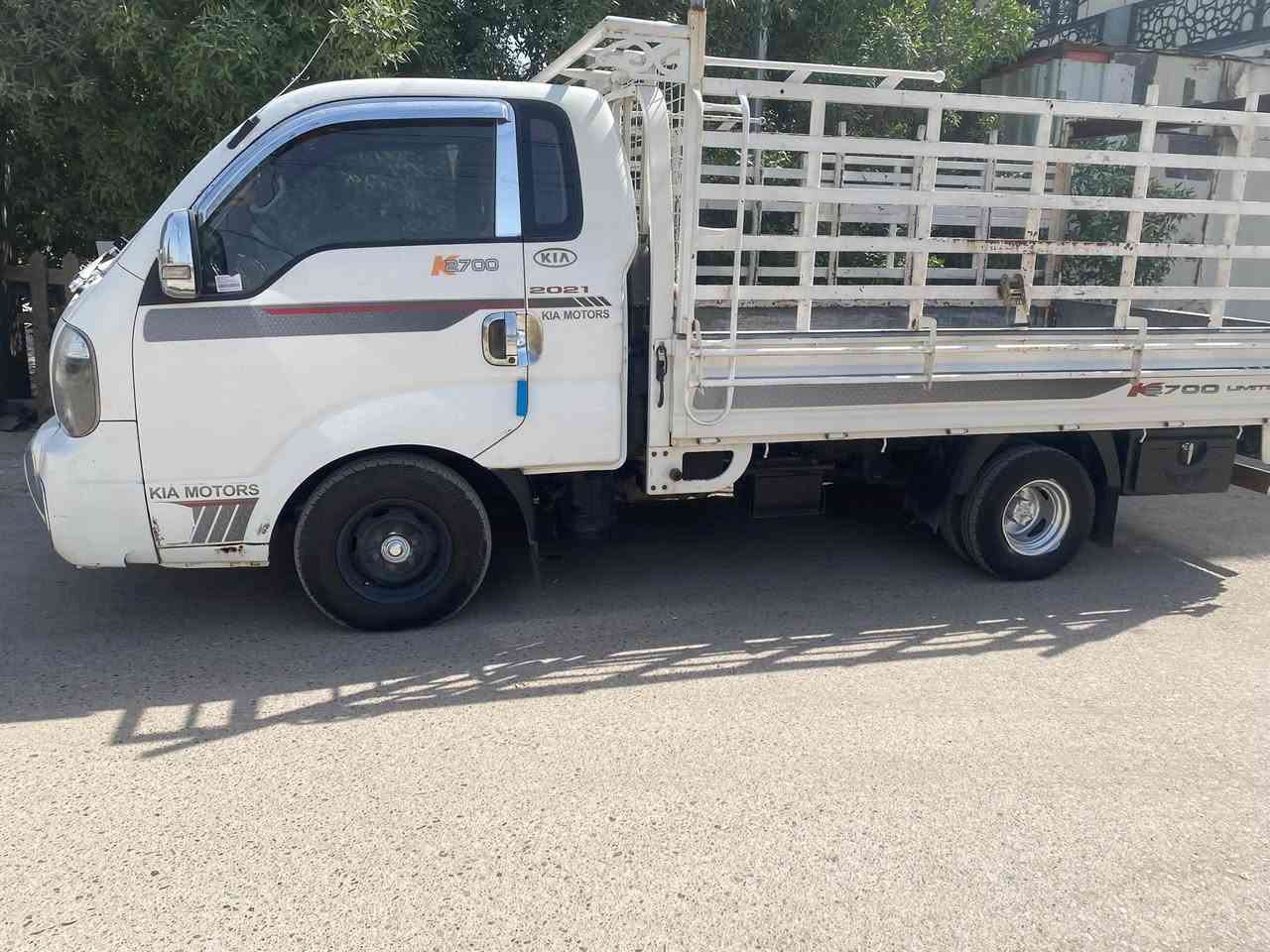 سلام عليكم كيا موديل 2018 2700 حلوه ومرتبه رقم واسط باسمي شخصيا بيها صبغ التكمه عكس السايق والحمدلله كامله حتى محجر وياها تخم تاير تبريد ثلج صدر جديد كل نقص مابيها مدوشمه هاي كل الي بل سياره محرك كفاله مكانها بغداد الدوره ابو دشير *********** السعر ١٠٠ قفل قفل
