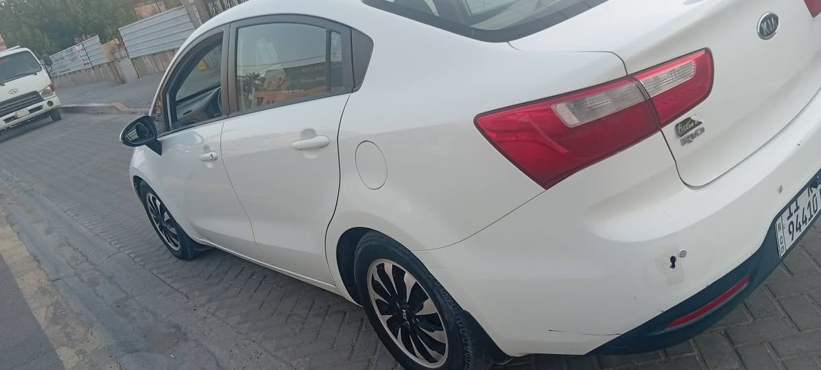 سلام عليكم KiA Rio 2013 سياره جديده ماشيه 120 كير محرك مامفتوحات تبريد ثلج محرك 1600 دوش بيه صبغ بالبنيد وصوره قبل الصبغ ناشرهن بدون ضربه مري شفط تحكمات داش كم داخل لونين والسونار ناشره جديد هزه وسنويه واقام جدد سنويه 3031 بسمنا سياره مناقصه برغي مكاني العامريه ***********  عبدالله ابو محمد مامتواجد عل نت السعر 85 وبيه مجال بسيط
