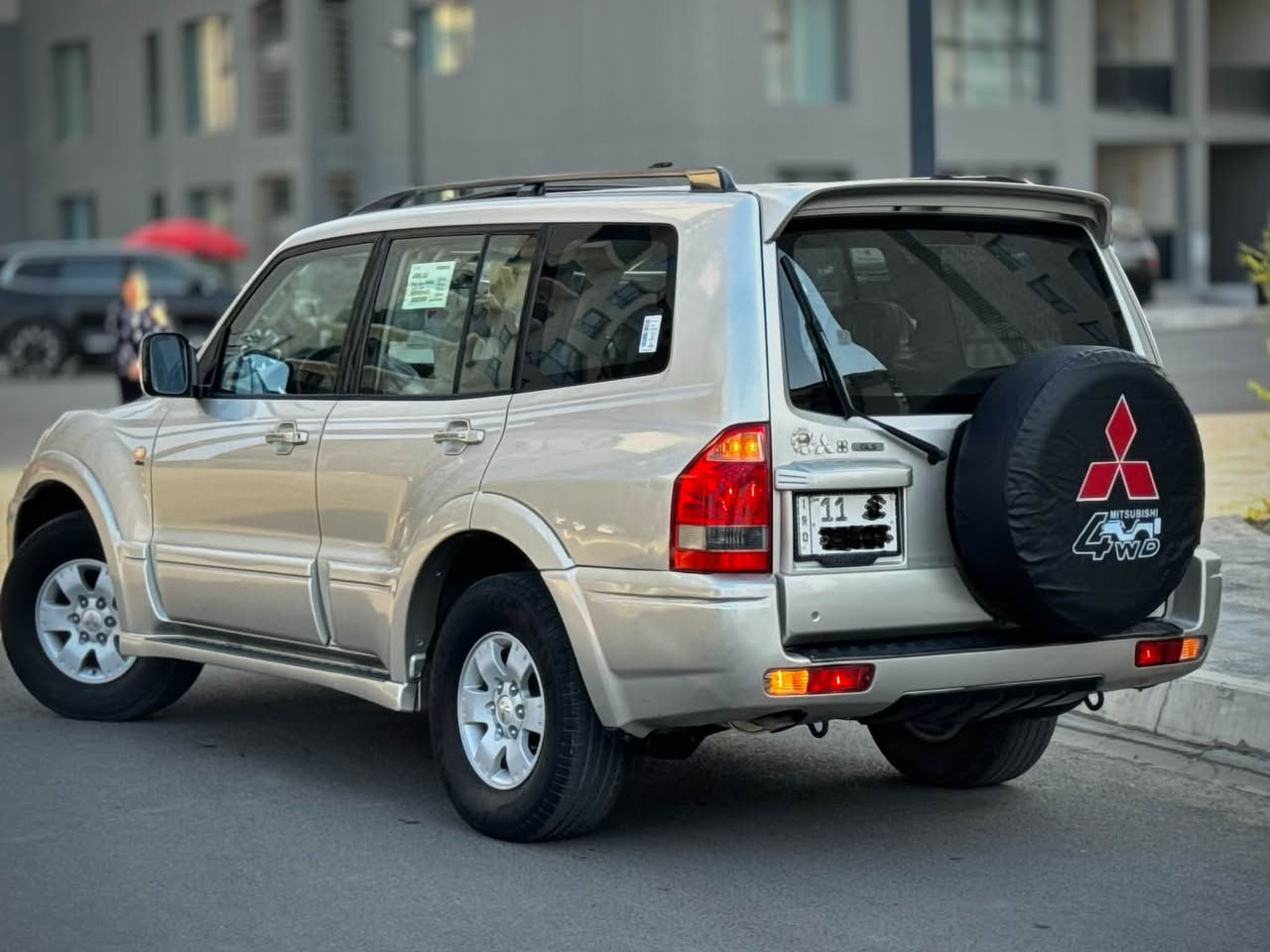 ‏MITSUBISHI{ PAJERO2007}           خليجي محرك :  { 3500  } V6 🛩️
سلام عليكم 🙋

فول الفول اعلى المواصفات الي بهذا الموديل

لليدور جديد وبعده بجياستها مال شركه

حته كتلوكاتها والعده مال شركه بعدهن عندي 

ملاحضه : اخواني لتقارنون السياره ب اي سياره معروضه بل سوك بموديلها وفئتها لان ماكو بنضافتها 

فقط بيها صبغ فقط الباب الي بصف السايق ومباوكين الجاملغ ويا اثر شخط بدون فتح اي قطعه من السياره اما باقي السياره مكفول

مسويلها سيرفز كامل ميحتاج اذكر شنو مسويلها

راح اذكر مواصفات مواصفاتها للي ميعرفها :

⬛️ فتحه سقف طكتين { بانوراما }

⬛️ ثلاجه وسيطه بل چكمجه 

⬛️ كشنات جلد وبعدهي جديده غرفتها

⬛️ الكشنات  تحكم كهرباء { 3 حركات }

⬛️ كروز سرعه 

⬛️ زراك لايت امامي 

⬛️ لايت ديناميك تحكم { يصعد وينزل }

⬛️ اريل كهربائي يصعد وينزل ويه السويج 

⬛️ تبريد ( 3 )قطع ثلج تبريدها ❄️ 

⬛️جام { AUT } يصعد وحده من تقفل السياره

⬛️ فور ويل { AWD }

⬛️ مري شفط + كهرباء 

⬛️ كشافات امامي 

 ⬛️ { 7 } راكب

⬛️ بيها منضومه زنون بلاد من الشركه

بانزين ما شامه غير المحسن ودهن لكي مولي كلش معتني بيها السياره 
محرك وكير مبدلات جدد مال موديل { 2016 }

رقمها بغداد انكليزي تحويل شوكت متحب

السعر : 92 وبيها مجال 

مكاني :📍بغداد حي جهاد قرب مجمع النسيم 

☎️هـ ***********
