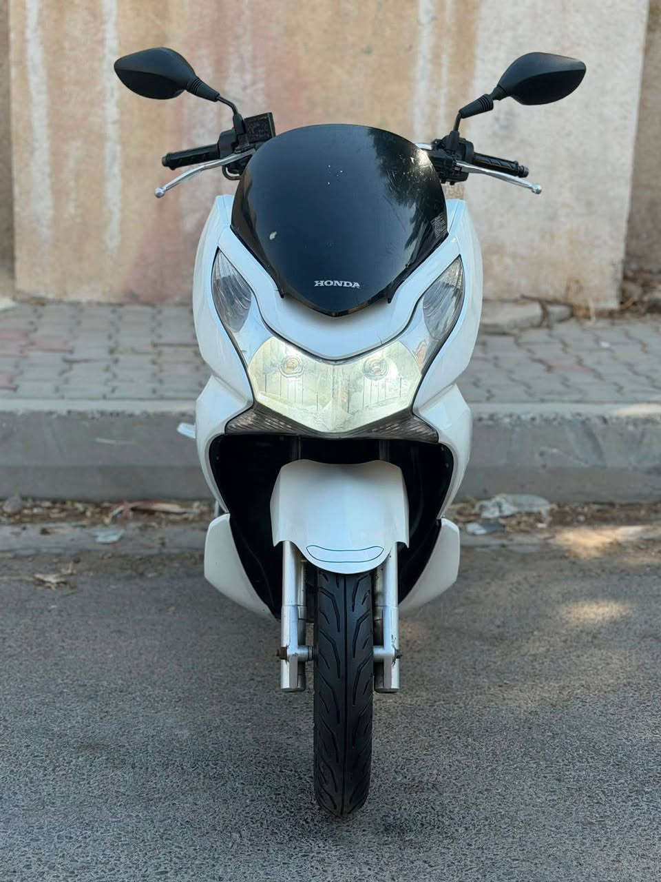 السلام عليكم دراجه pcx جيل الاول ياباني  مكينه 150  دراجه مكفوله كفاله عامه مال رمبه حساس ازدحام حساس ستان تتدفئة بل يدات لد أمام لد خلفي مكينه برغي ممفتوح بيه شلعه معدل فول مال جناي دراجه طتتعب تكول جديده على ايدي كتلوكات الرمبه بيه السعر مليون و350 العنوان بغداد الكرخ الأتصال على الرقم *********** بغداد, العراق
