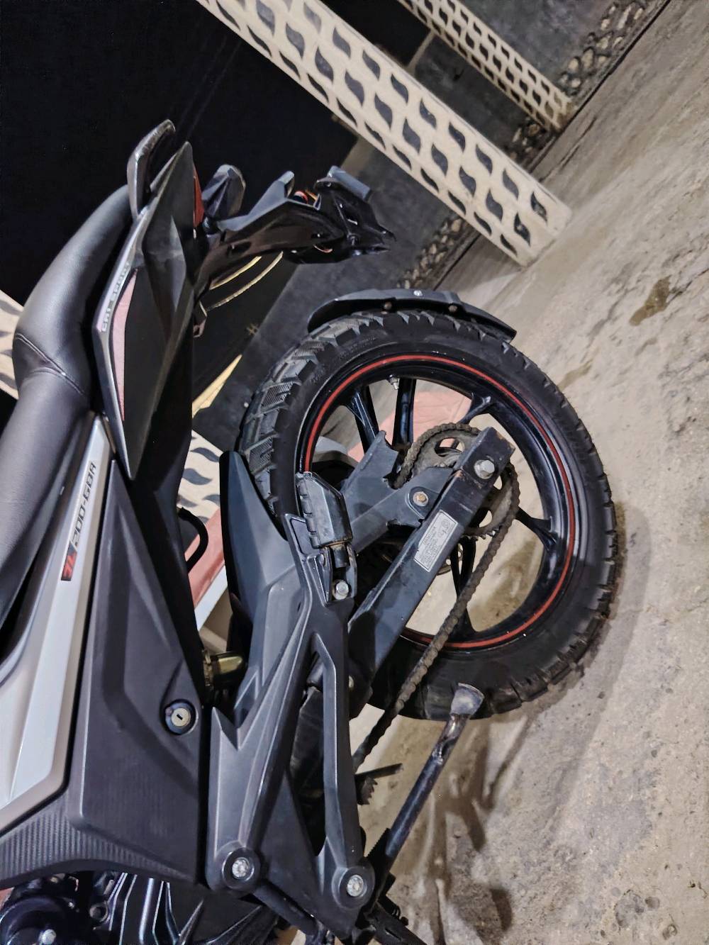 دراجه لونسن 
200cc
محرك مكفول
كير مكفول
دراجه نضافته كدامك ٨٥ ٪
كهربئيات كله شغاله
سويج عدد ٢
ملاحضه الدراجه لبريك الخلفي فقط يرادله واشر بالدسك لان بريكه هايدلوريك وينفس
مستخدم الامامي حالياََ
سعرها 1،500،000 مليون ونص وبيه مجال للشراي
الدراجه مكمركه و كامله بس باقي تستلم لوحات
مكان الدراجه الانبار الكرمه
وايضا متواجد بغداد التاجي 