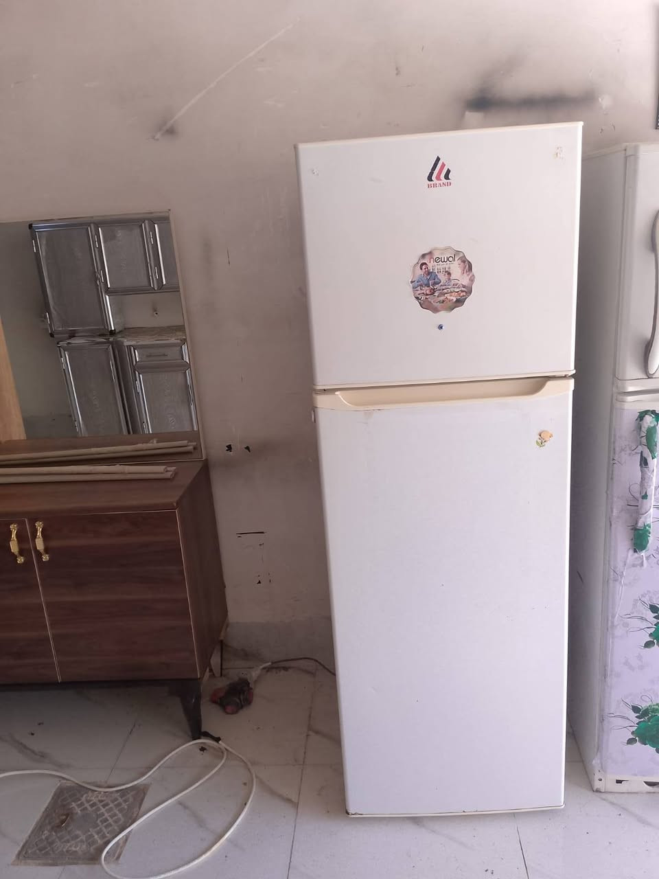 ثلاجة حجم 18 غاز شركه سعر 220 الشراي يتصل مكلف بنشر واتساب ***********
