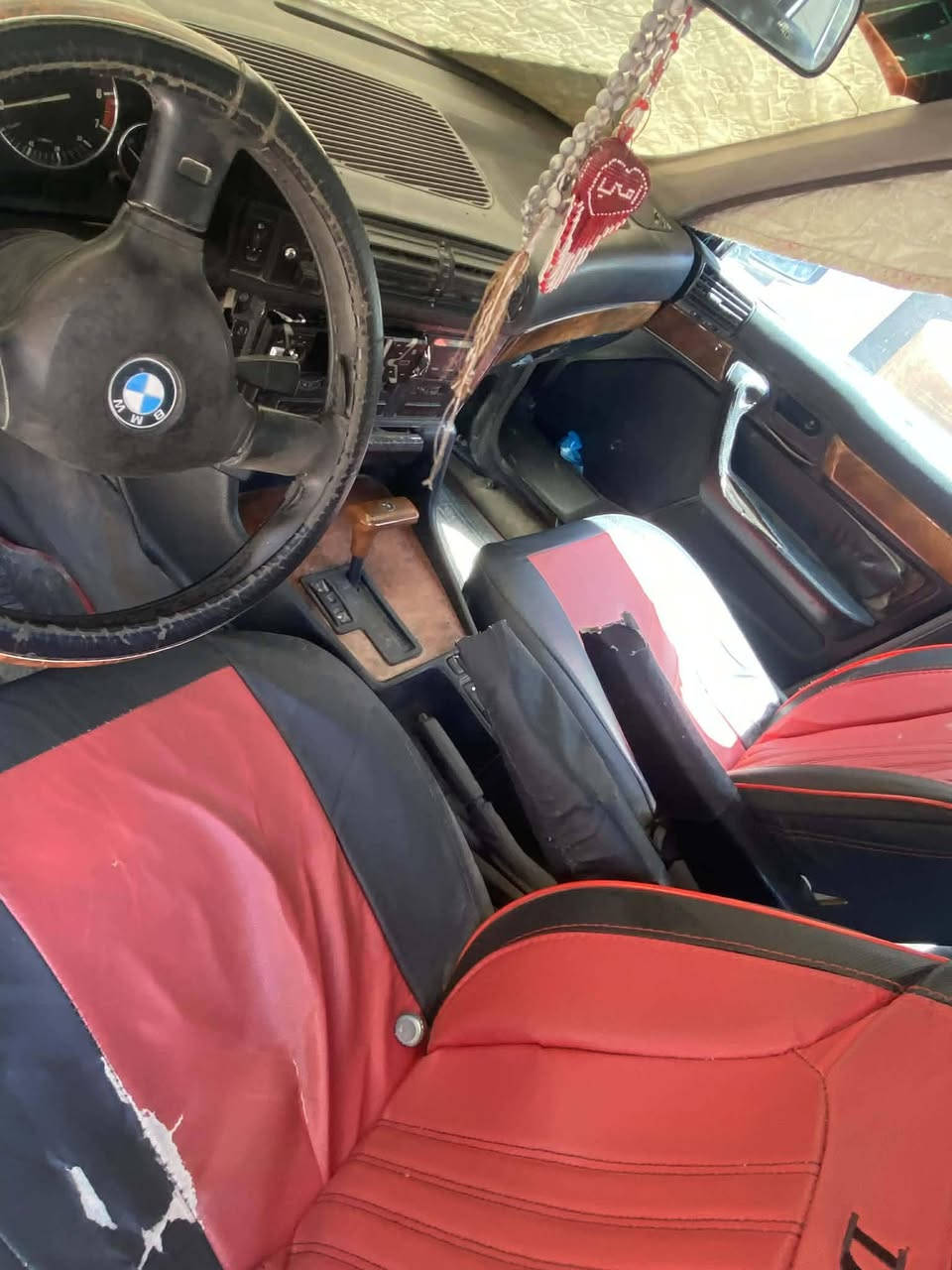 السلام عليكم بيم البيع مسكر كير اوتو مكان سياره بابل مركز المدينة رقمها بغداد رقم الهاتف ***********السعر 35وبيها مجال

