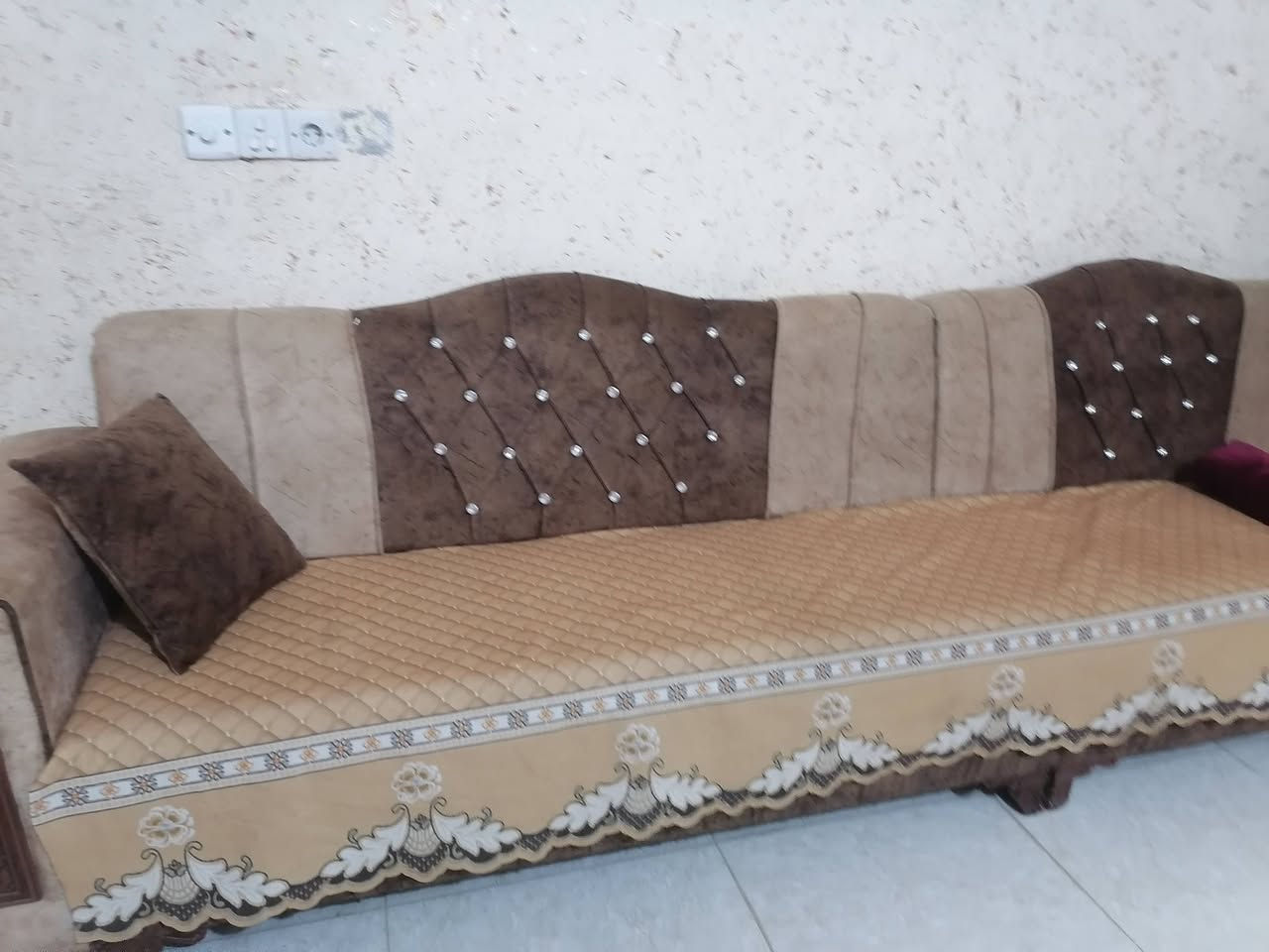 اتخومه اثنين ديوان مستعمل شي قليل السعر خاص اوالاتصال ع الرقم ***********

