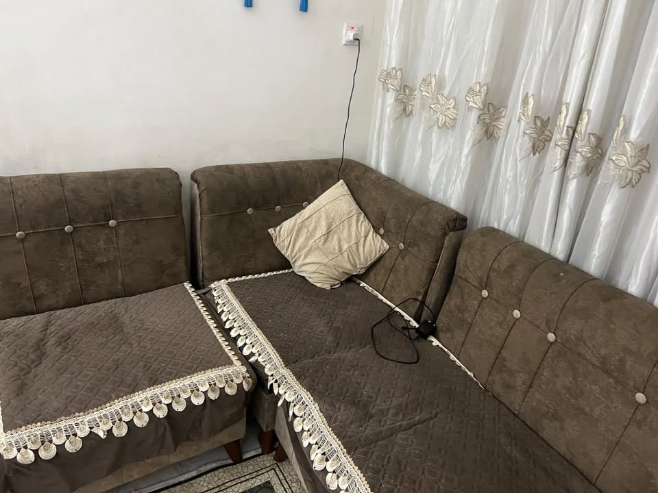 ديوان • ١٤ مقعد • خشب
