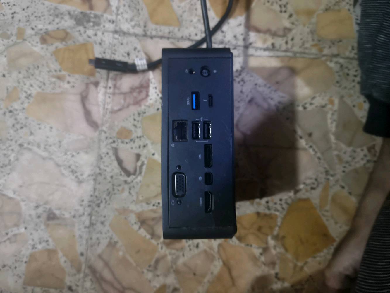 قاعدة توصيل DELL TB16 Thunderbolt جديدة في كمبيوتر مغلق مع محول طاقة بقوة 240 وات السلام عليكم شباب اخذت هاي ما اعرف شني طلعت لي بالباله اريد ابيعها ب 15 وبيها مجال راسلني على الواتساب فقط واذا انت تفيدك مال الحاسبه.هاي سعرها على الموقع الرسمي بس ما اعرف مال حاسبه شنو يستخدموها ما اعرف اللي تفيده خليه يراسلني***********