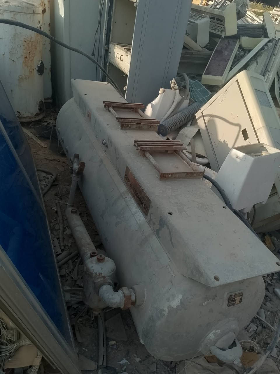 للبيع بطل هواء 
الحجم 460 L
الصنع سويسري
الموديل 1979
السعر 450 وبيها مجال 
العنوان بغداد 
***********
