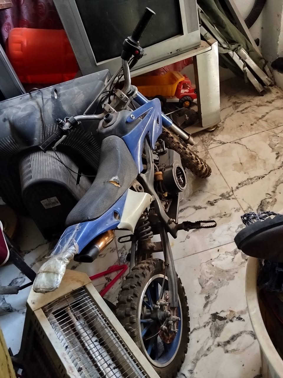 السلام غراض منزل نضافه فول للبيع كل حاجه وسعرها للأستفسار مراسلة الصفحه او الاتصال بالرقم واتس آب ***********
