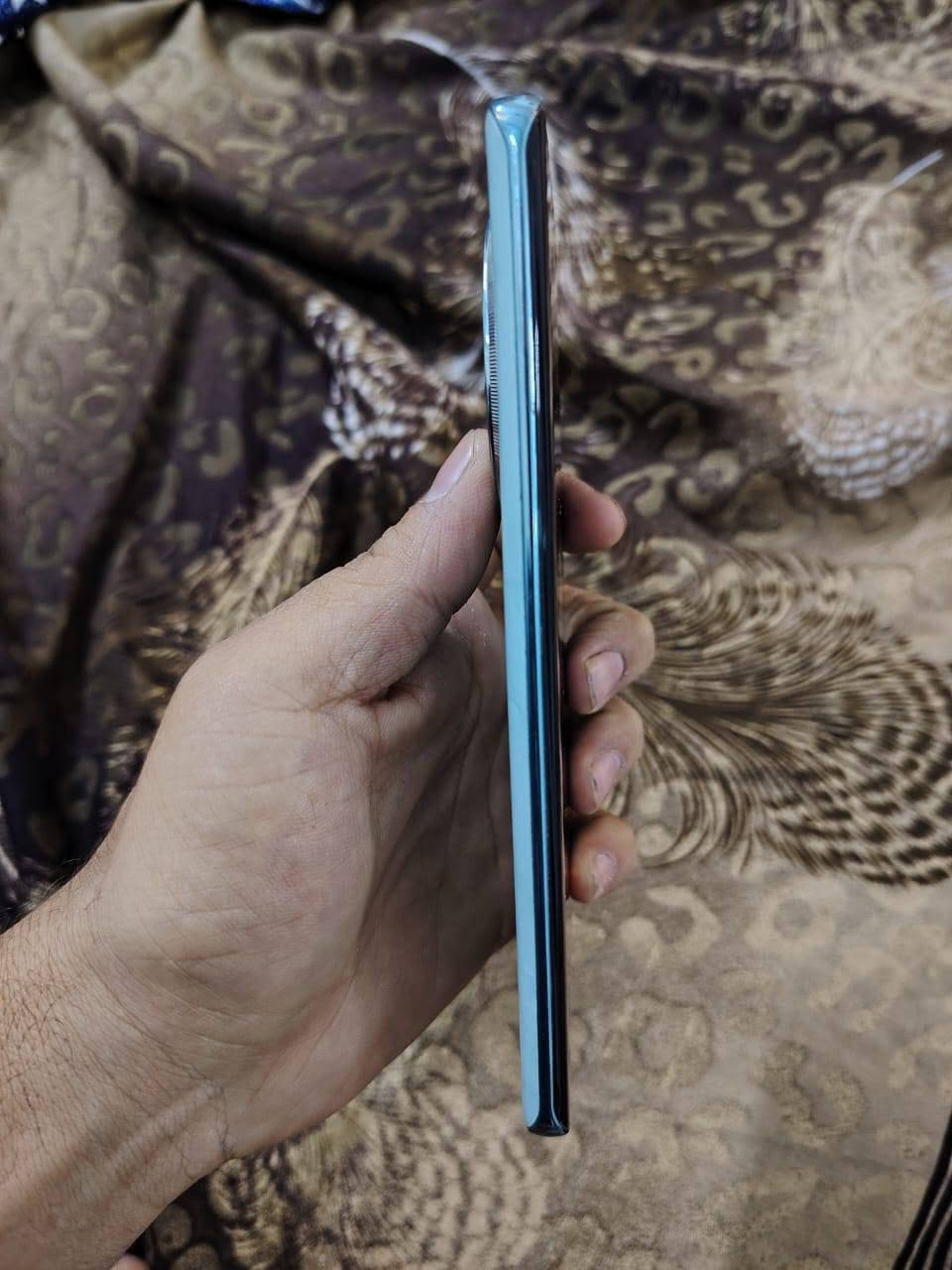 السلام عليكم 
جهاز هونر x9c
الغني عن التعريف بل مواصفات 
كامل ملحقات 
مكفول من الفتح والتصليح والعطل 
فقط بي ظربة موضحة اثر وكعة بسيطة 
ذاكرة 256
عشوائية 8
سعرة 325 وبي مجال للطيبين 
الله شاهد استخدام بيت 
متواجد خاص و واتساب 
***********
