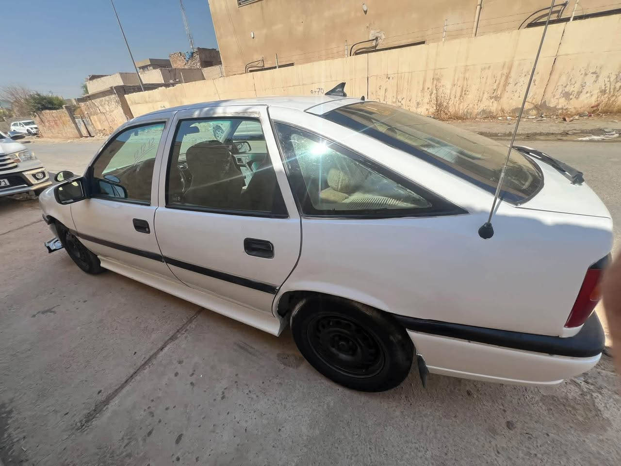 بعد السلام 
اوبل فكترا ماسحه موديل 1991 محرك 18 رقم كركوك مشروع وطني گير ومحرك بالشرط معمره جديد بالكامل بطاقة بانزين بيها :::مكان السيارة قضاء الحويجة الداخل 
***********
سعر 35 St Andrew, Surrey
