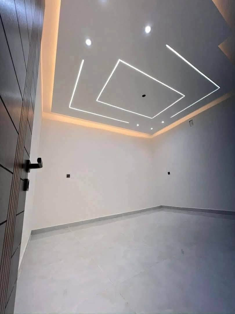 دار للبيع 100 متر 🏠 السعر 250

حي الجهاد مربع الامانه تسليم مفتاح 🔑 
 فول درحه اولى

📍مقابيل البيت سياج مدرسه عله طول الشارع 

         🫵🫵مواصفات الدار 👇👇

ارضيه بورسلين 80 في80 نانو بولش 

ديكورات صقوف صاله ومطبخ وغرفه نوم 🛌 

نضام درج بيانو 🎹 أناره 

محجر الدرج زجاج مسكرت 10 ملم 

باب قاصه بلازمه 

نضام حاكيه شاشه صوره وصوت 

جداران مطبخ وحمامات بورسلين هندي تصفير 

مدخلين ثلاث نوم 🛌 

اثنين حمام 🛁 صاله مطبخ للاستفسار الاتصال او واتساب 
‏‪***********‬‏ مكتب حمورابي للعقار
