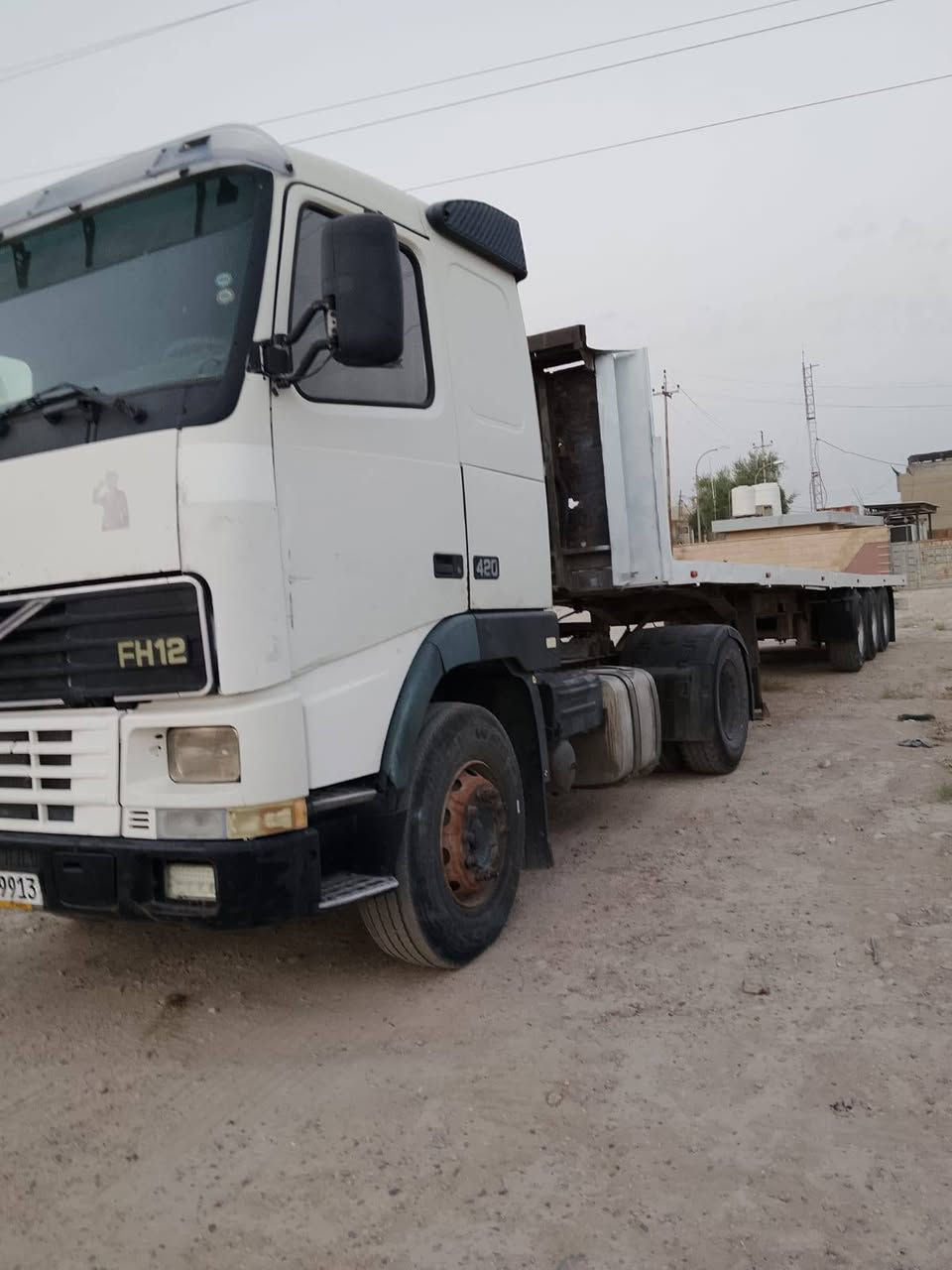 السلام عليكم فالفو موديل 2000 للبيع مكان بغداد***********

