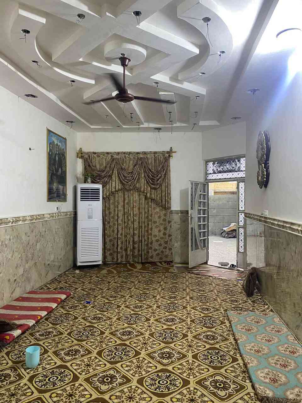 ٣٠٠م • قطعة ١٨٠م • ركن على شارعين