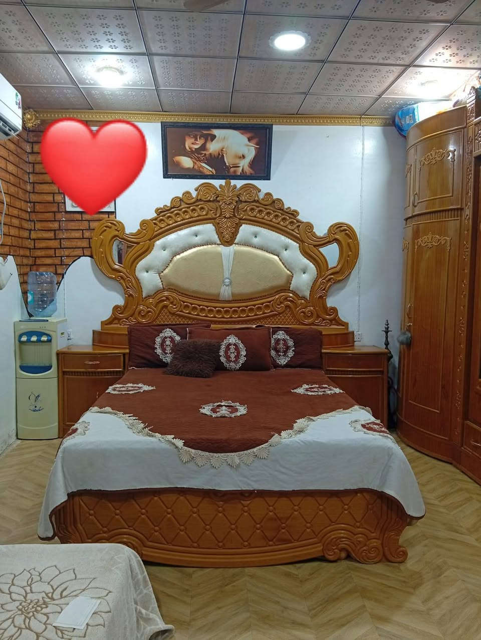 غرفه للبيع اخشاب صاج عراقي غرفه بعد جديده مال عرس سعر الغرفه مليونين وبيها مجال للشراي رقم الهاتف***********
