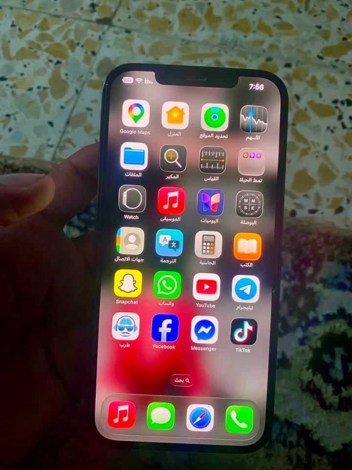 سلام عليكم حبايب  ايفون 12 برو ماكس شرق اوسط فقط ظهر مكسور بطاريه 74 شاشه اصليه  سعره 500 بيه مجال ***********
