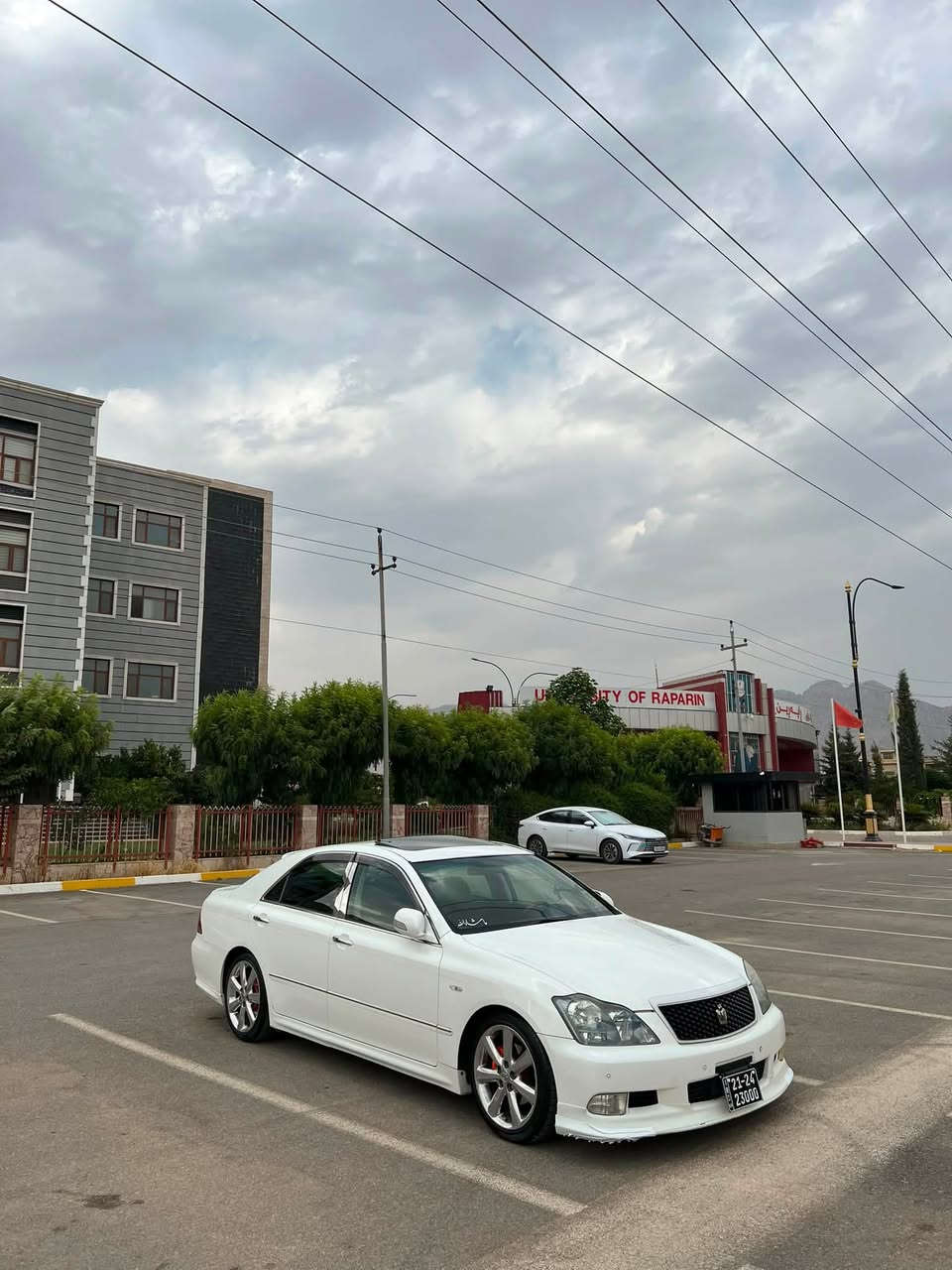 تاقانەی شارێک
٢٠٠٧ی بڕاوە لە ساغێک جوانتر و بە نازتر
یەک دەست کە داخڵ بووە لای خۆمە کۆد بە ناوی خۆمە
١٨٠ی گێر گەورە ئاڵتونی بازاڕ
سێ دووگمەی قەپات مواسەفات
-سڵایت
-سوکان حەیزەران
-تەحدید سوڕعە
-ئاوێنە ئیشارەت
-لایت ناوچە کوێر
-کوشن کارەبای 
-جڵد
-کوشن هیتەر
-حاسە
-دینگەی ستیل
-سەردۆسەی لیدە
بێ قەپ و بێ چال کامل مەسرەف کراوە ڕۆن و هایدرۆلیکی مانگێکە گۆڕیومە دینارێک مەسروف گەڵایەک بشکێنە کە لە سعریش نازانی تکایە لە خۆتەوە ماڵەکە سوک مەکە و با سەری یەکتر نەهێشێنین.
٦٦ گەڵا و معامەلەیەکی برایانە
***********
