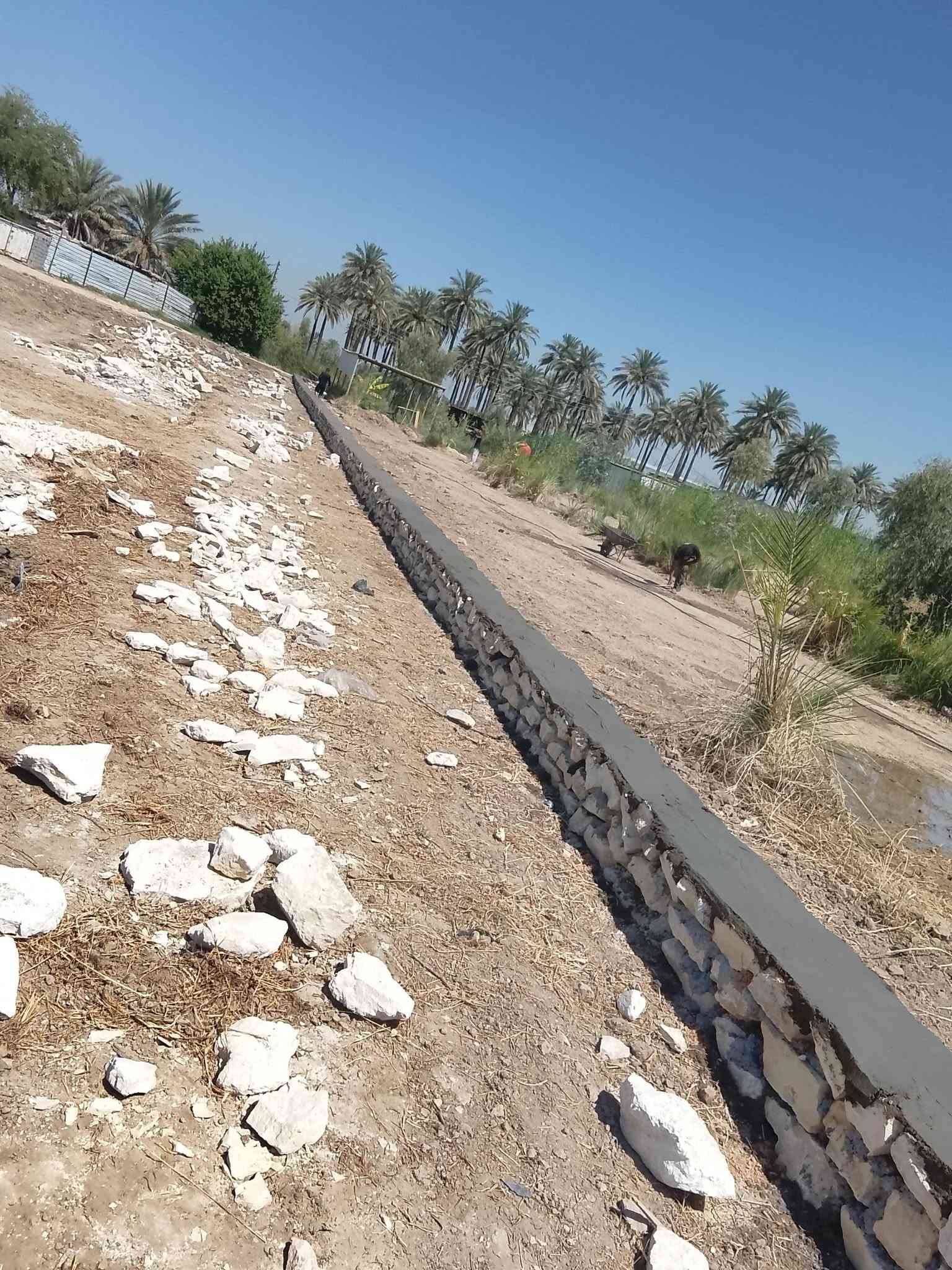 السلام عليكم بناء حجر كرسته وعمل بناء بيوت اسيجه ممرات نافورات تطبيك ارضيات وشواطى الاتصال على الرقم ***********
