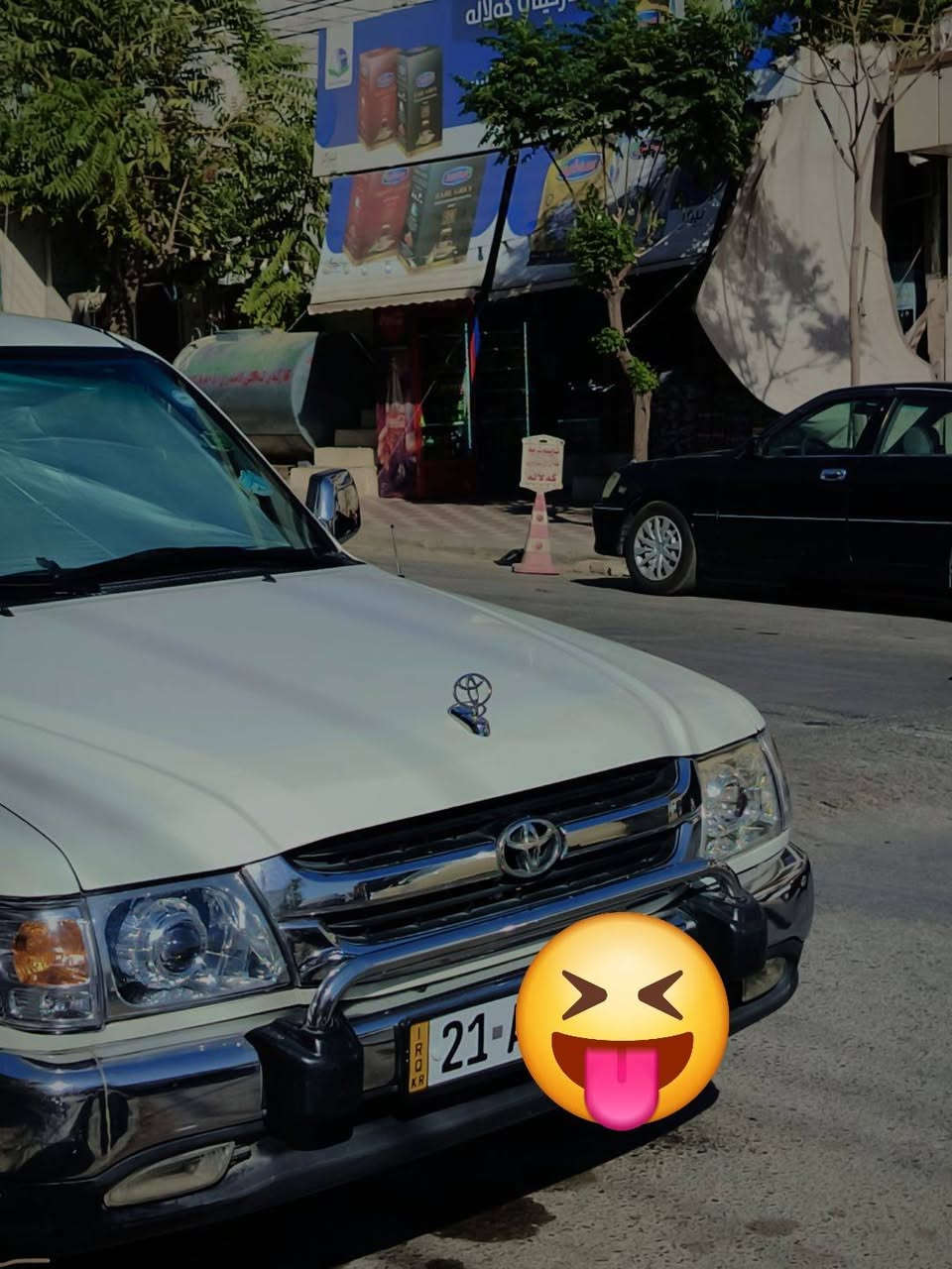 بەناوی خوای گەورە و میهرەبان ئەم سەیارەیەمان هەیە بۆ فرۆشتن تۆیۆتا هایلوکس سیڕزێد مەکینە سپی مۆدێل2001 ناو شینە 
سەیارەکە کامل مەسرەف کراوە مەسرەفی نییە 
پێشی لەسەر ساغی کراوە بە پێش مەنیکا پێشی ڕەشە .تایەی تازەی بۆکراوە سپێری تازەی بۆکراوە 
لایتەکانی پێشەوەی کراوە بە عەدەسەی هایلۆجین 175$ دۆلاری پێدراوە سەیارەکی تابڵێی بێ مەسرەفە ماڵی دۆستە تابڵی سەیارەیەکە عاتڵ بونیی نییە . 5 ساڵە بەدەست خۆمەوەیە چرکەی تیا نییە سەیارەکە سەیارەی مەعرەز نییە
سەنەوی تا 2028 تازەیە بەناوی خۆمەوەیە 
ناونیشان :ناو سلێمانی 
ڕەقەم:*********** ڕەقەمەکە هەموو شتێکی لەسەرە  
سعری 85$ گەڵاو کەمێک معامەلە السليمانية, العراق
